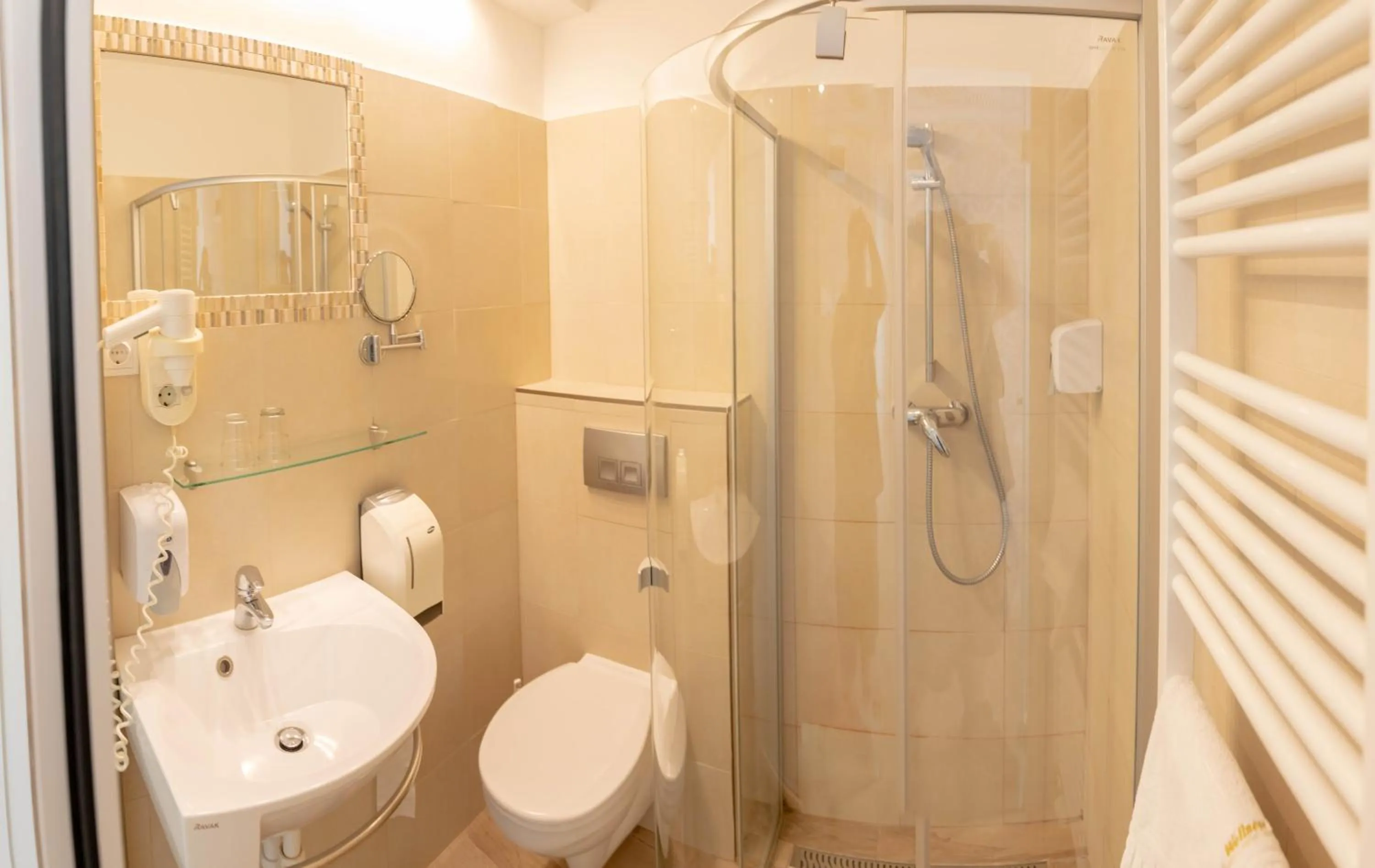 Shower in Bástya Konferencia és Wellness Hotel