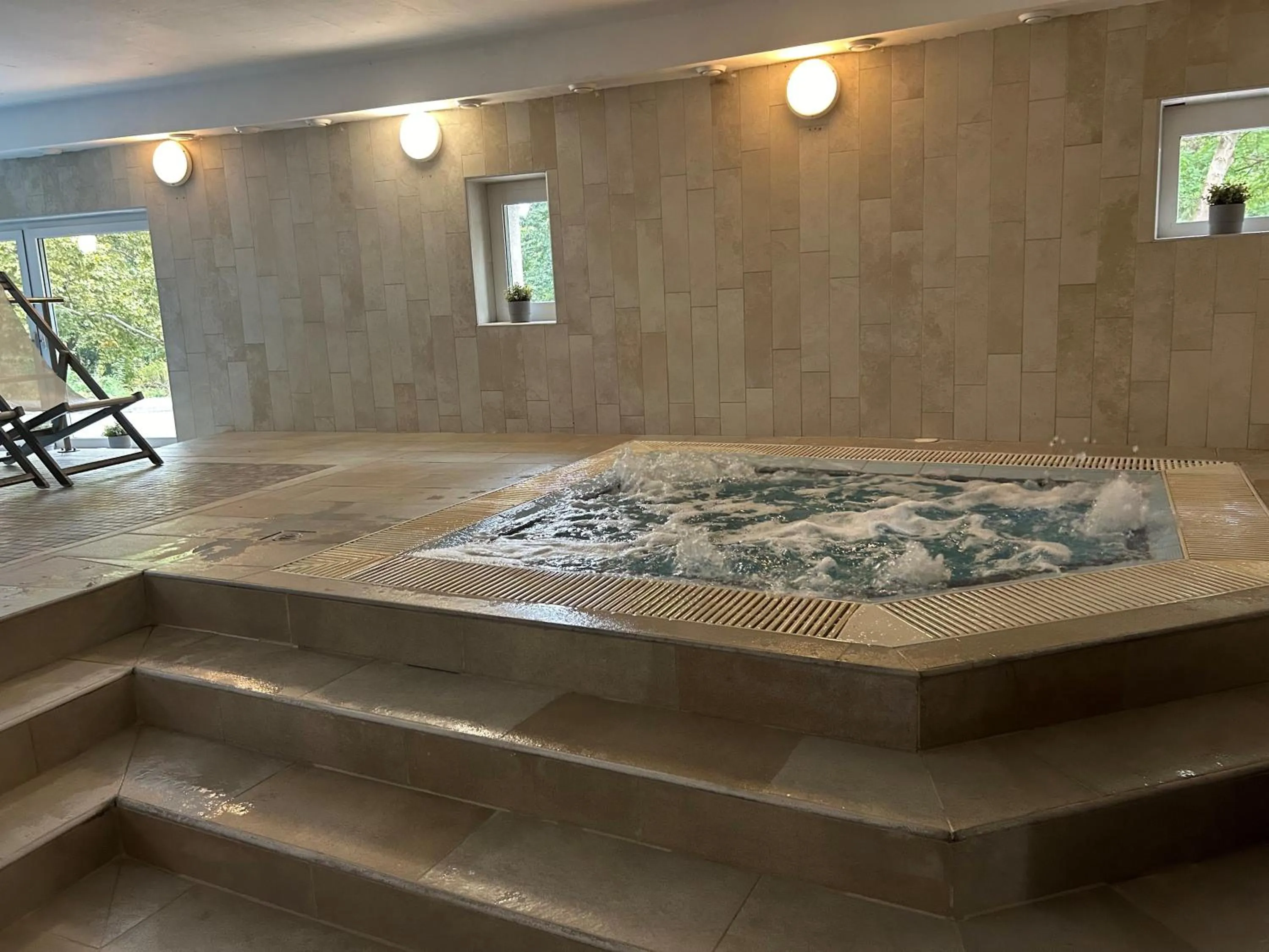 Hot Tub in Bástya Konferencia és Wellness Hotel