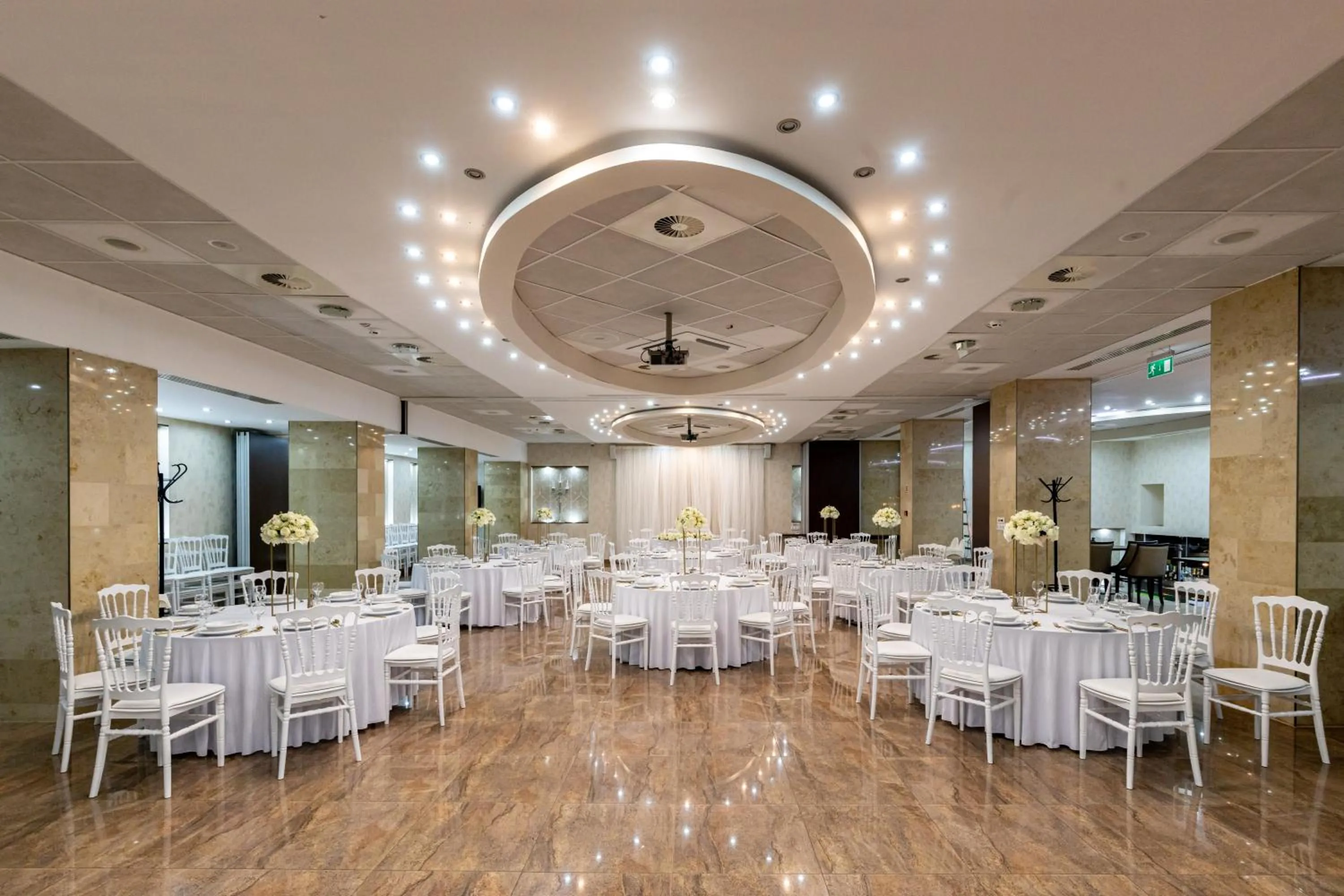 Restaurant/places to eat in Bástya Konferencia és Wellness Hotel