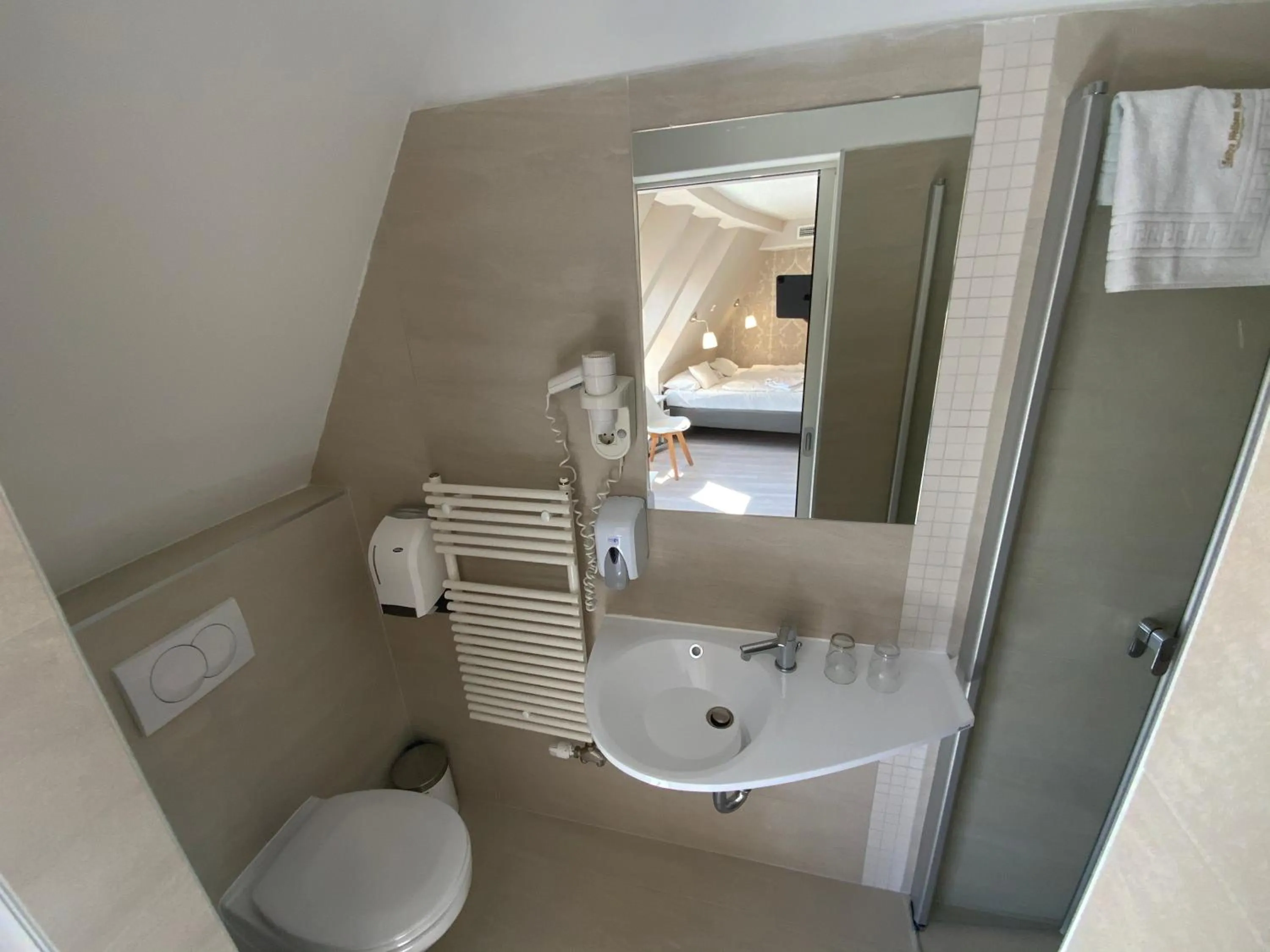 Bathroom in Bástya Konferencia és Wellness Hotel