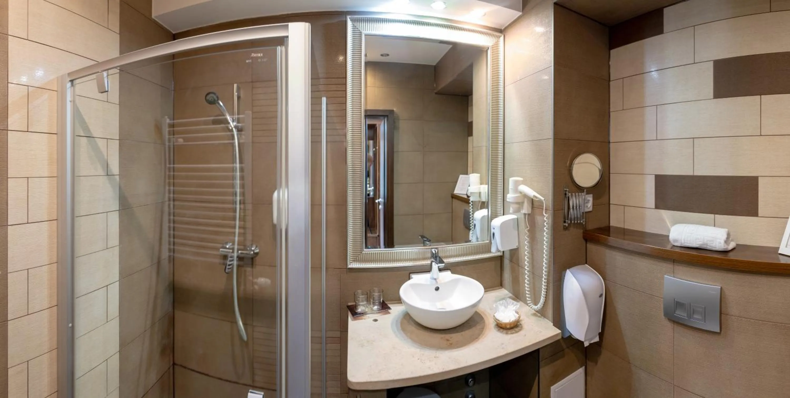 Shower in Bástya Konferencia és Wellness Hotel