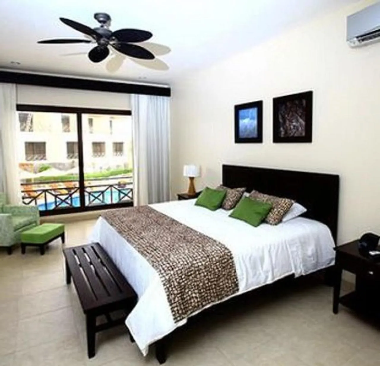 Staff, Bed in Palo Santo Galápagos Hotel