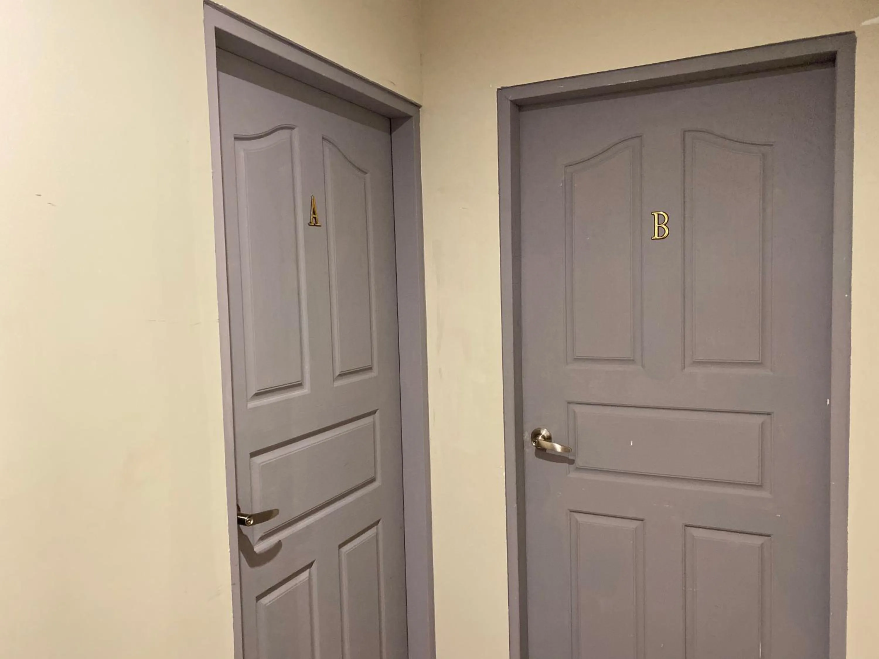 Facade/entrance in Saint Hostel