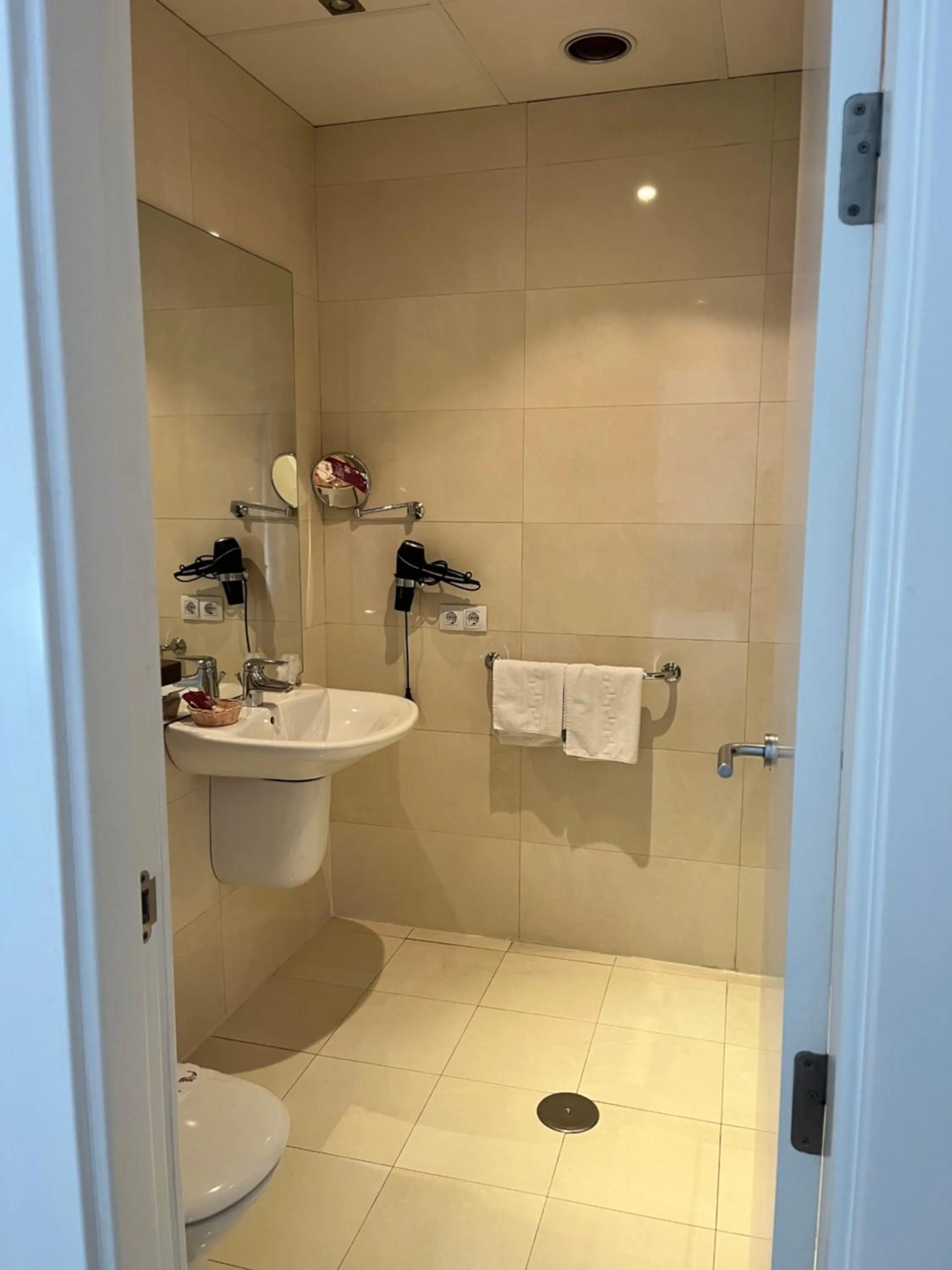 Bathroom in Hostal Al-Andalus