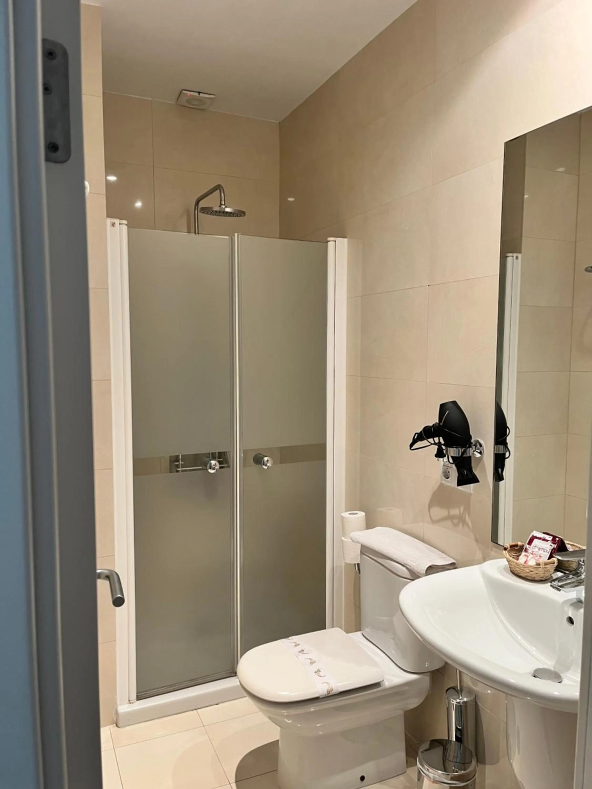 Bathroom in Hostal Al-Andalus