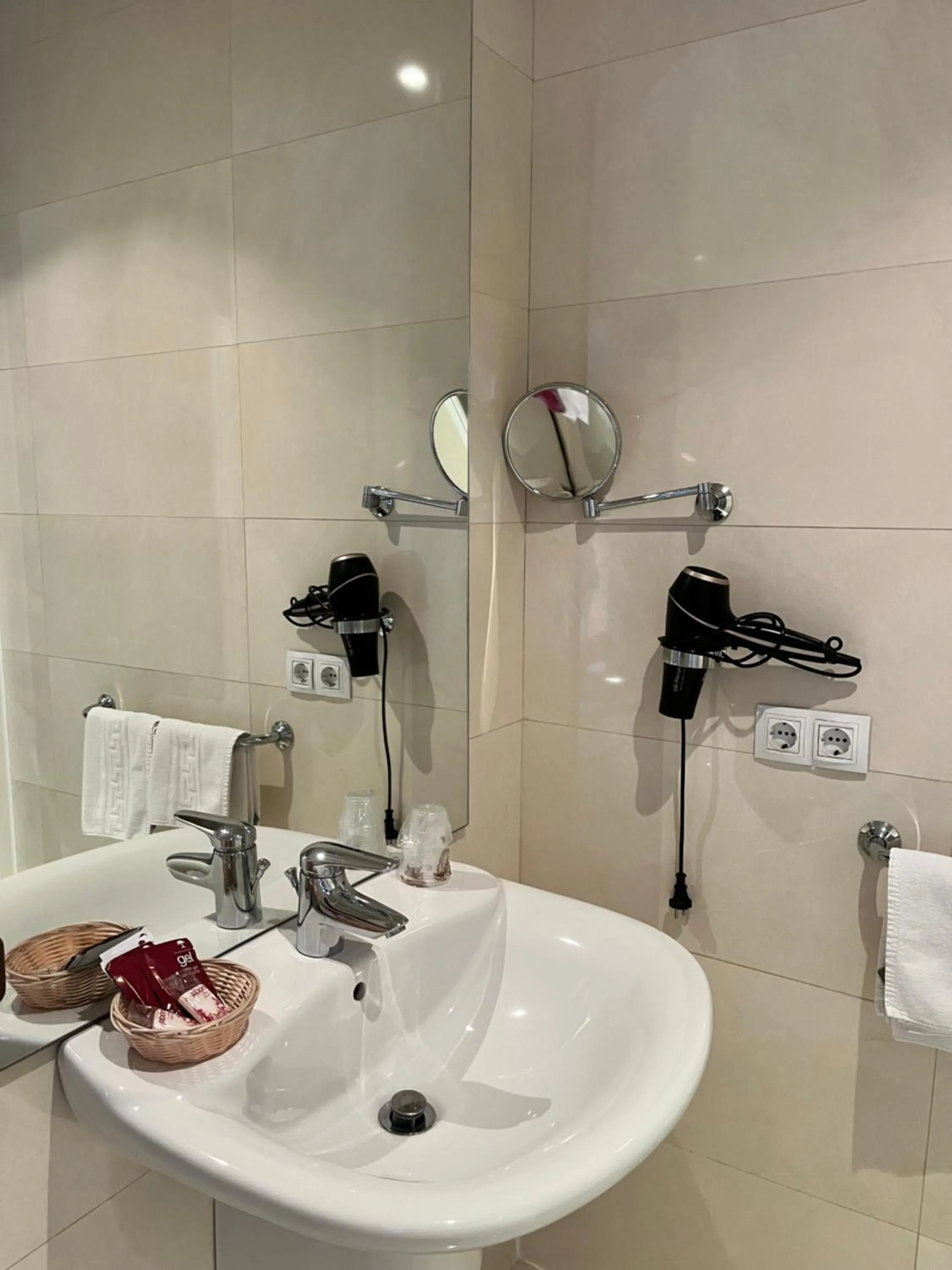 Bathroom in Hostal Al-Andalus