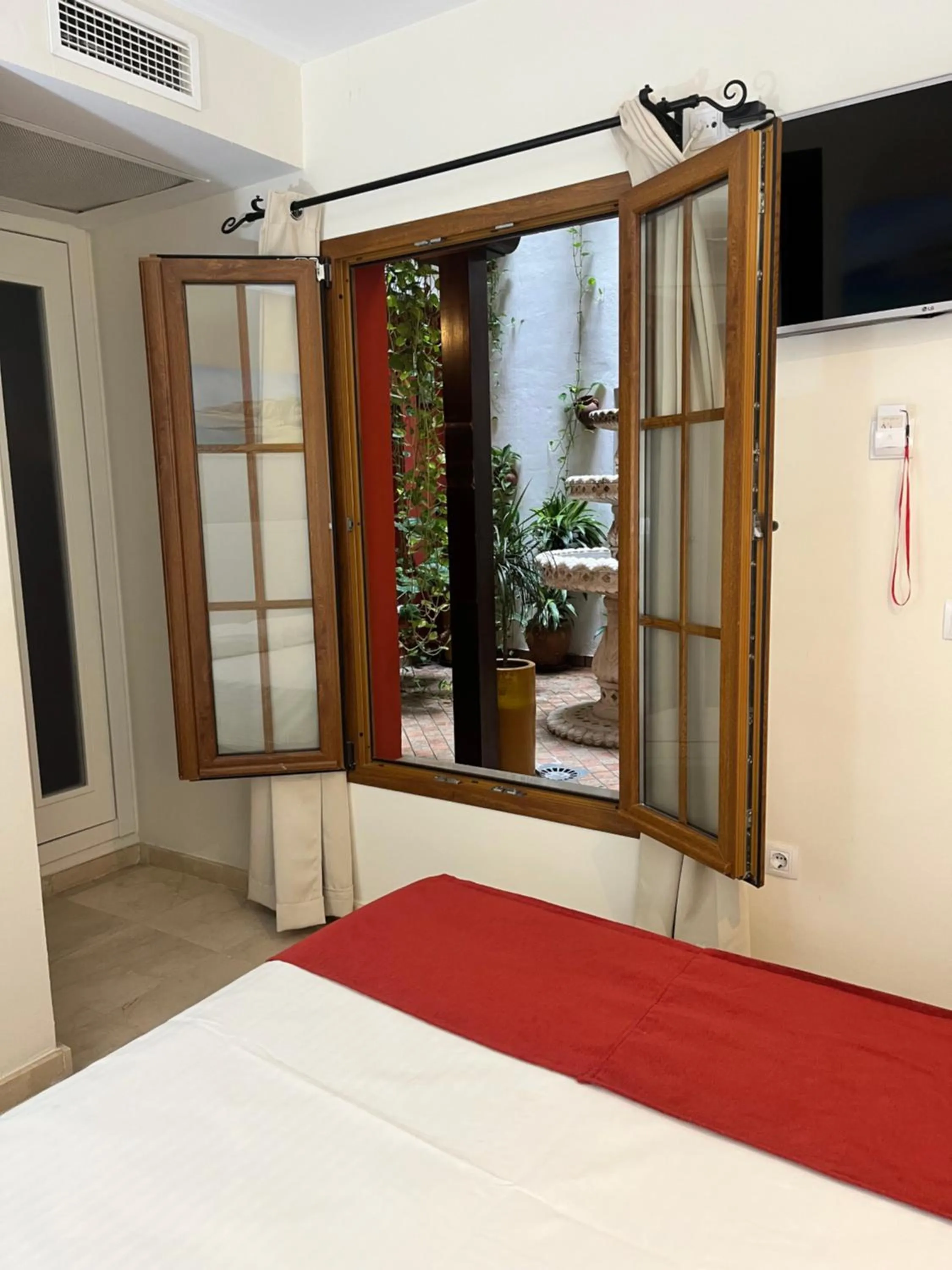 Photo of the whole room, Bed in Hostal Al-Andalus