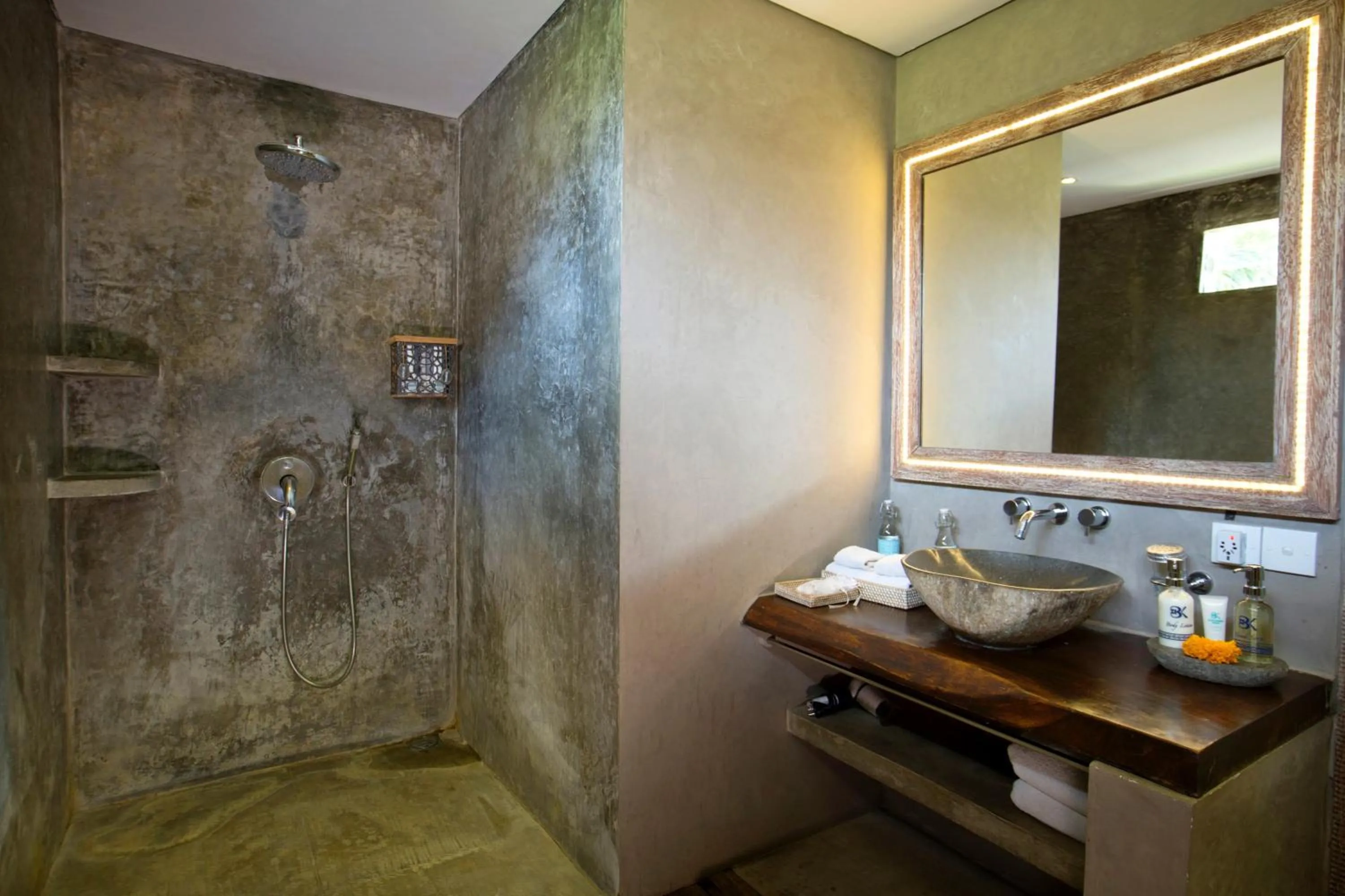 Shower in Blue Karma Dijiwa Seminyak