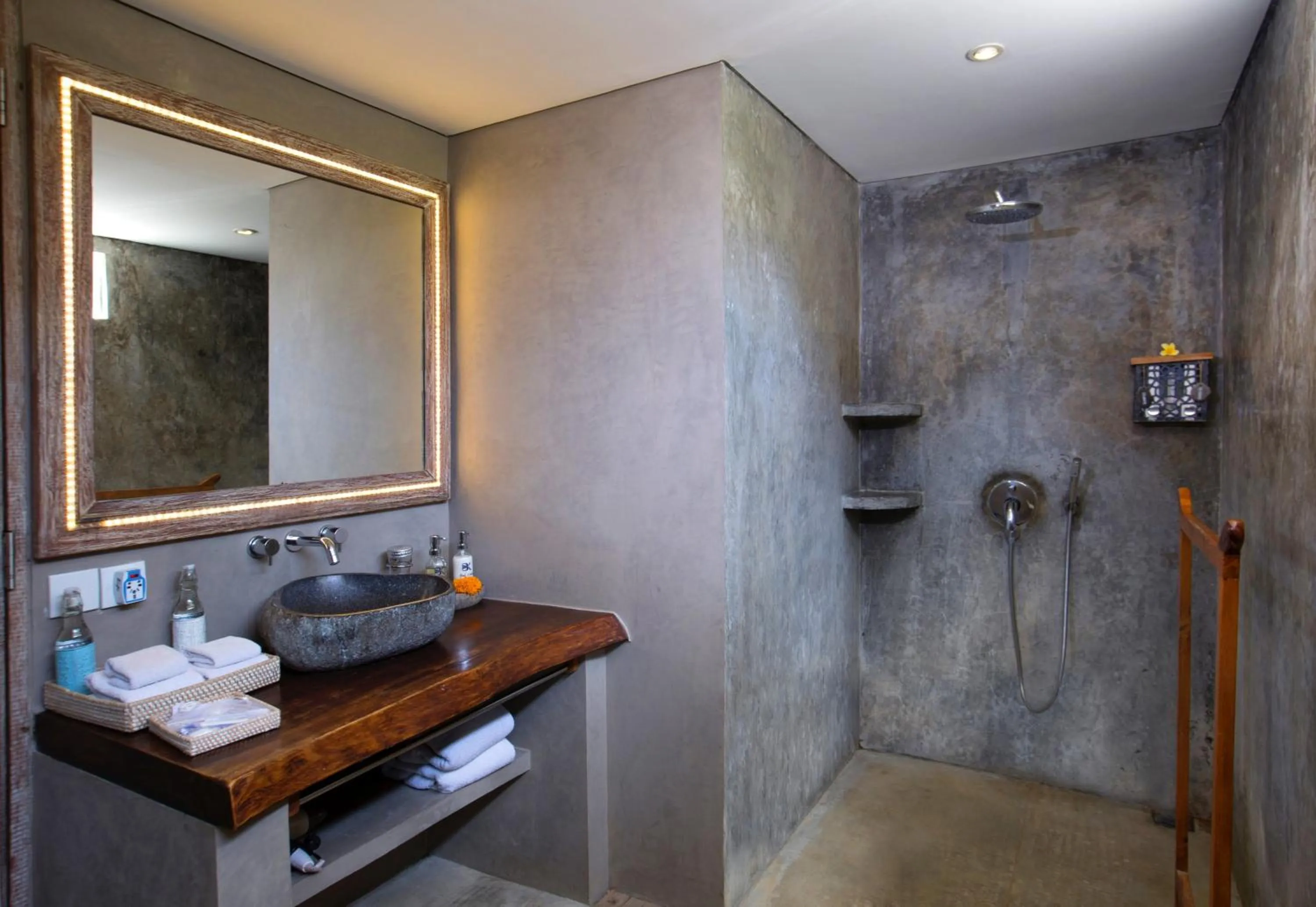 Shower in Blue Karma Dijiwa Seminyak