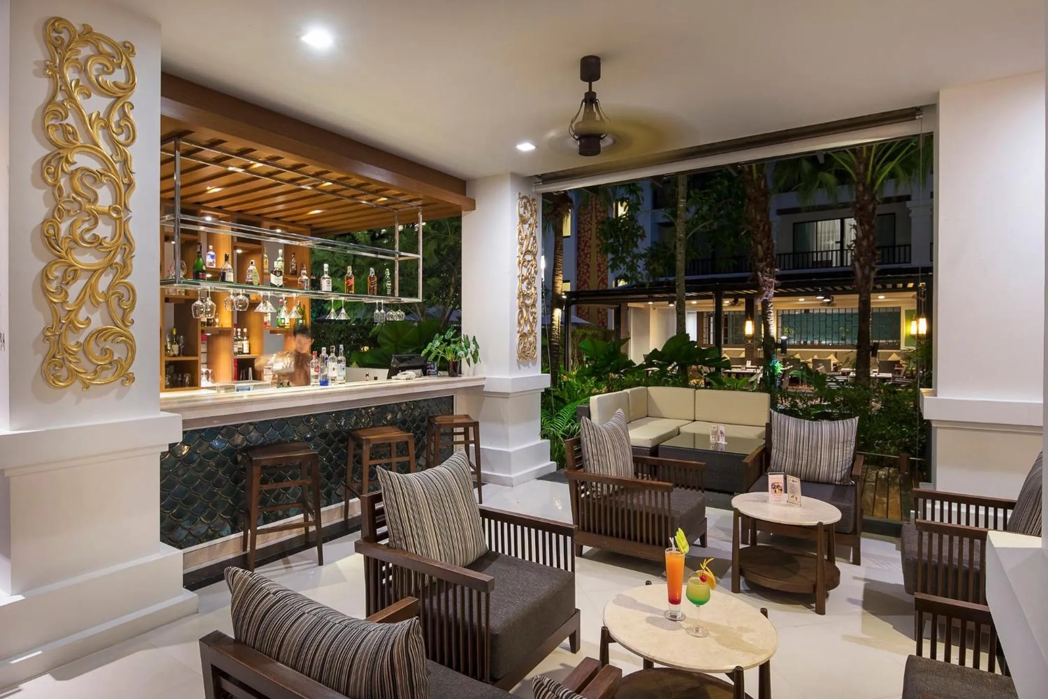 Lounge or bar in Centara Anda Dhevi Resort & Spa Krabi