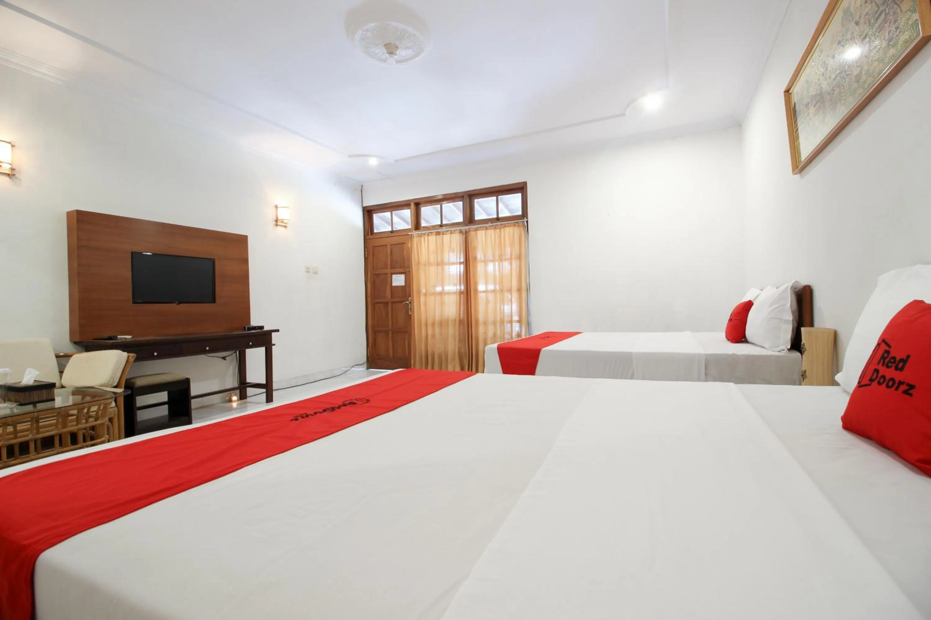 Bedroom, Bed in RedDoorz Plus near Alun Alun Selatan 2