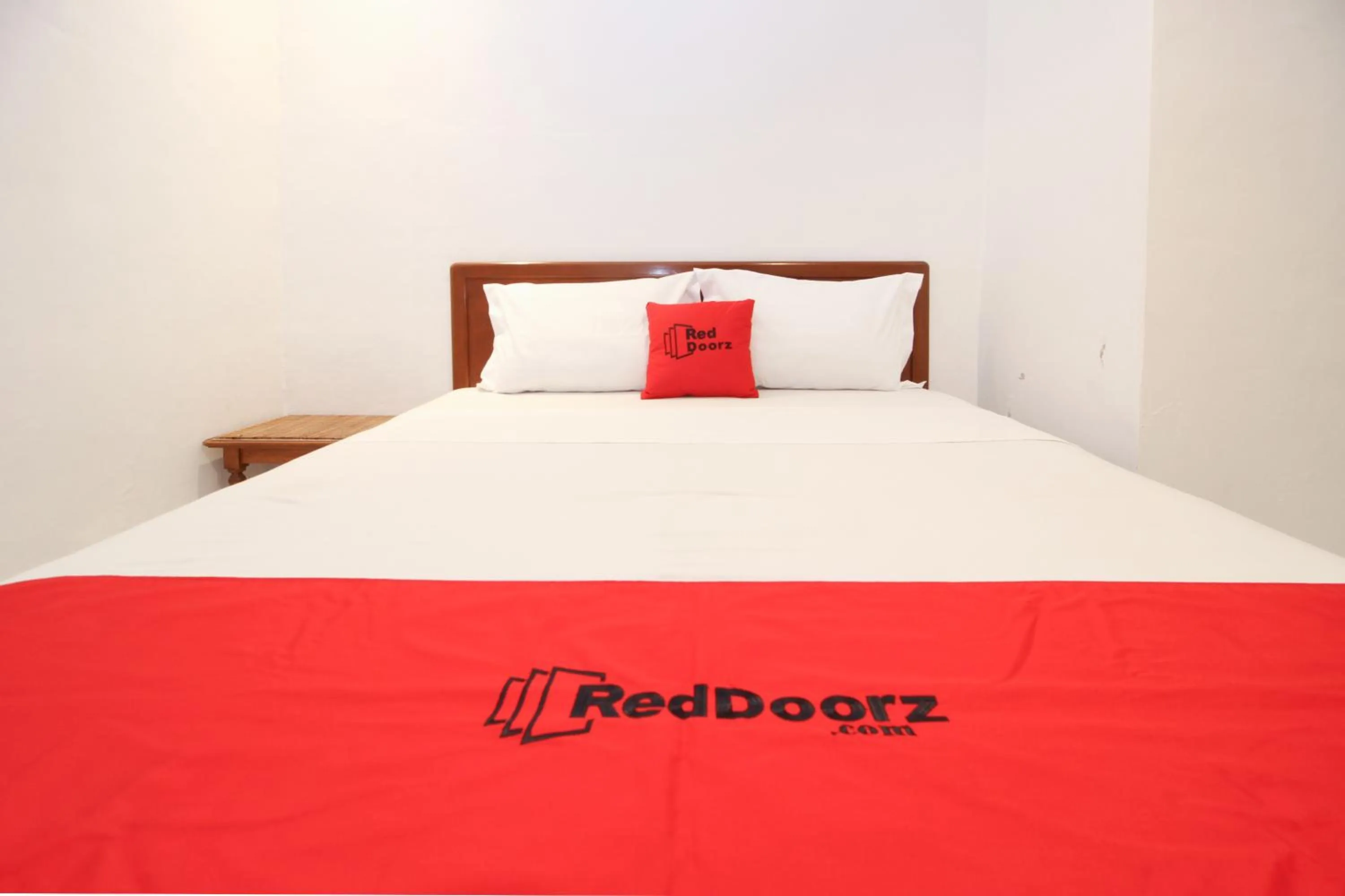 Bedroom, Bed in RedDoorz Plus near Alun Alun Selatan 2