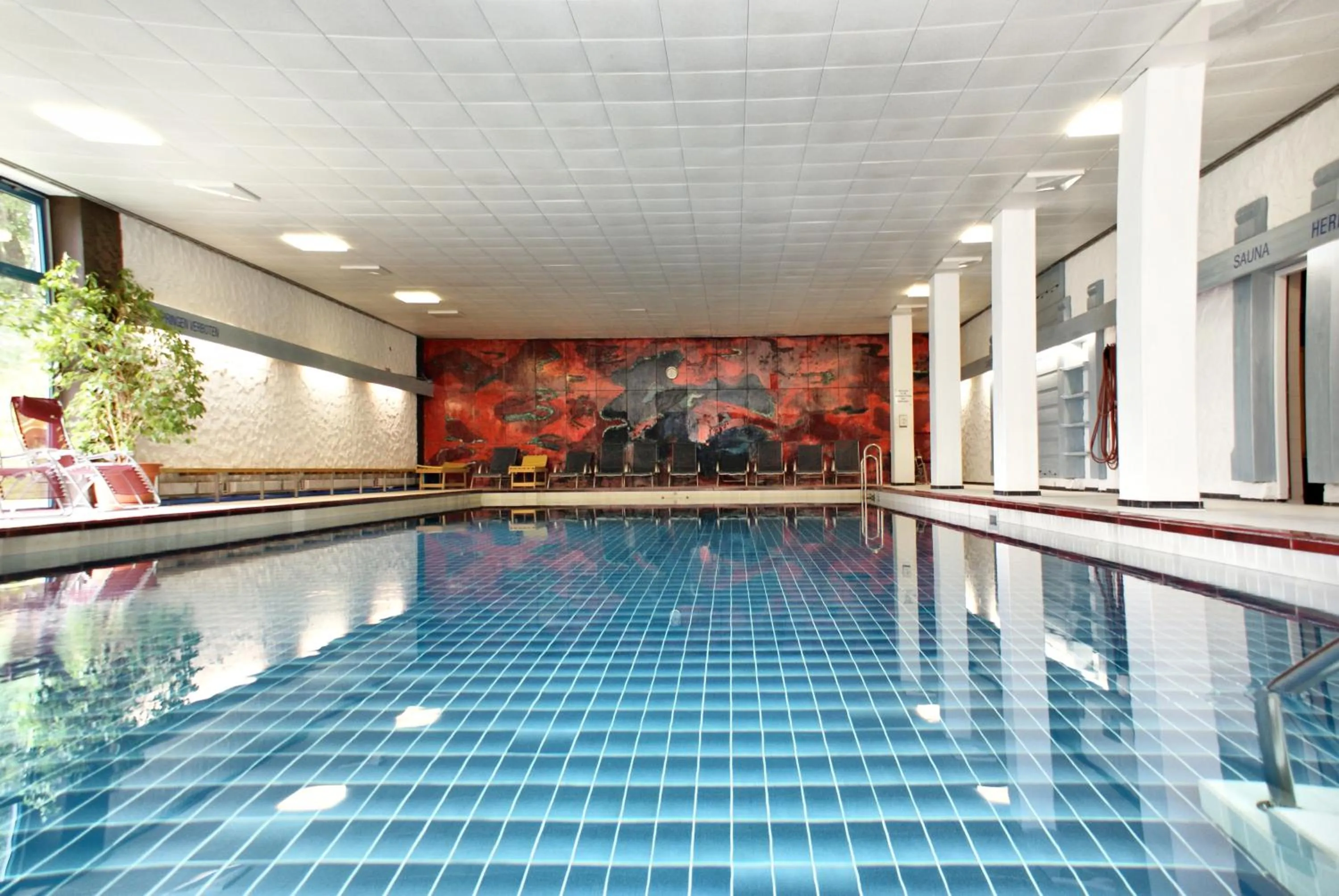 Swimming pool in Sporthotel Walliser