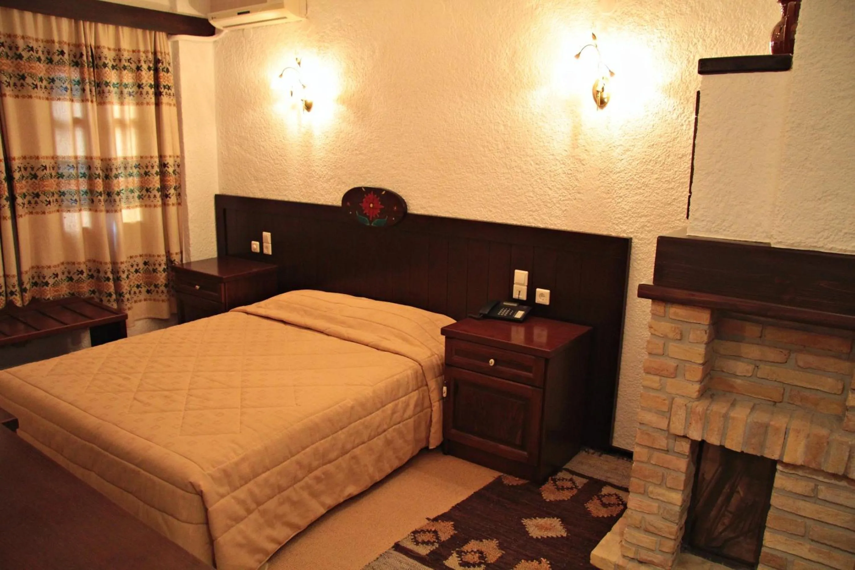 Bed in Hotel Taxiarches