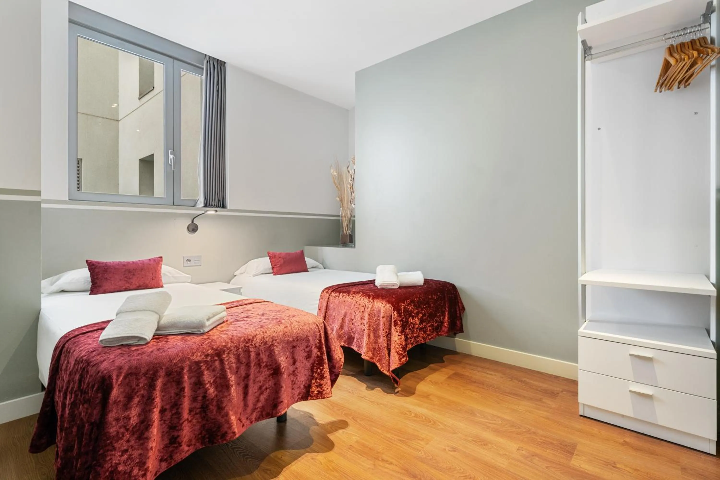 Photo of the whole room, Bed in Sensation Sagrada Familia