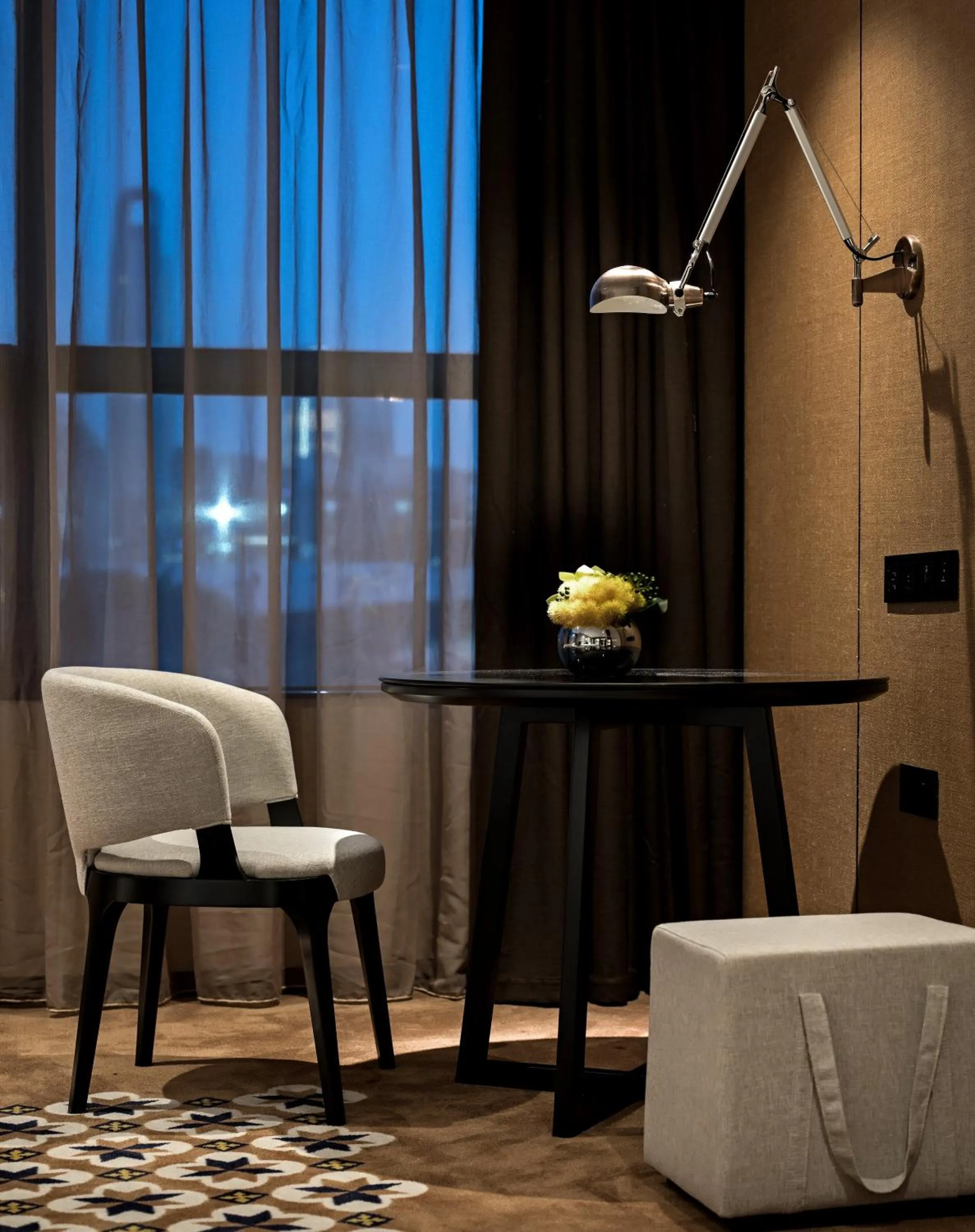 Seating area in Paco Hotel Chebeinan Metro Guanghzou