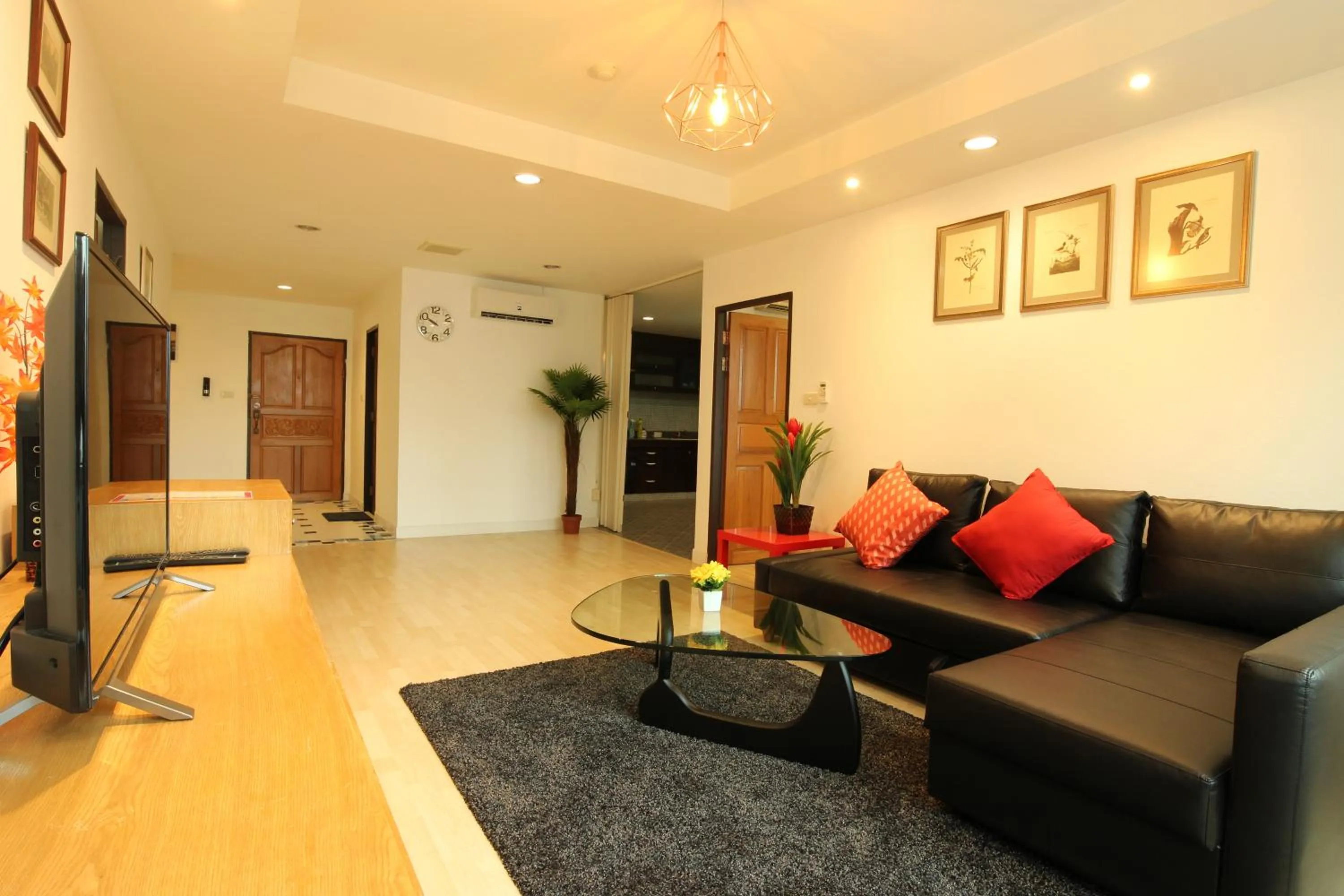 TV and multimedia in Serena Sathorn Suites