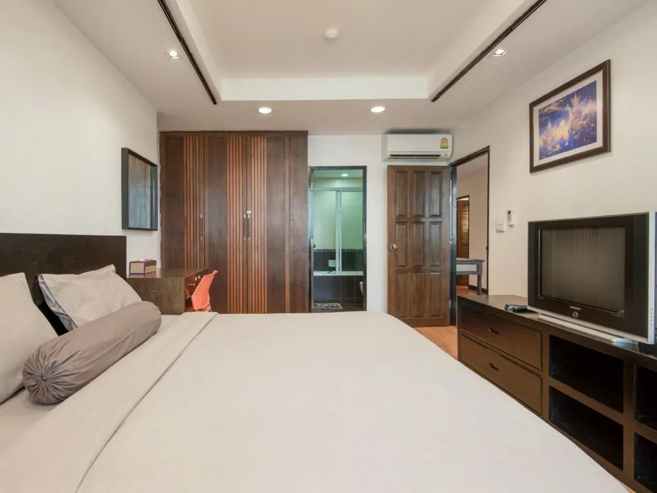 Bed in Serena Sathorn Suites