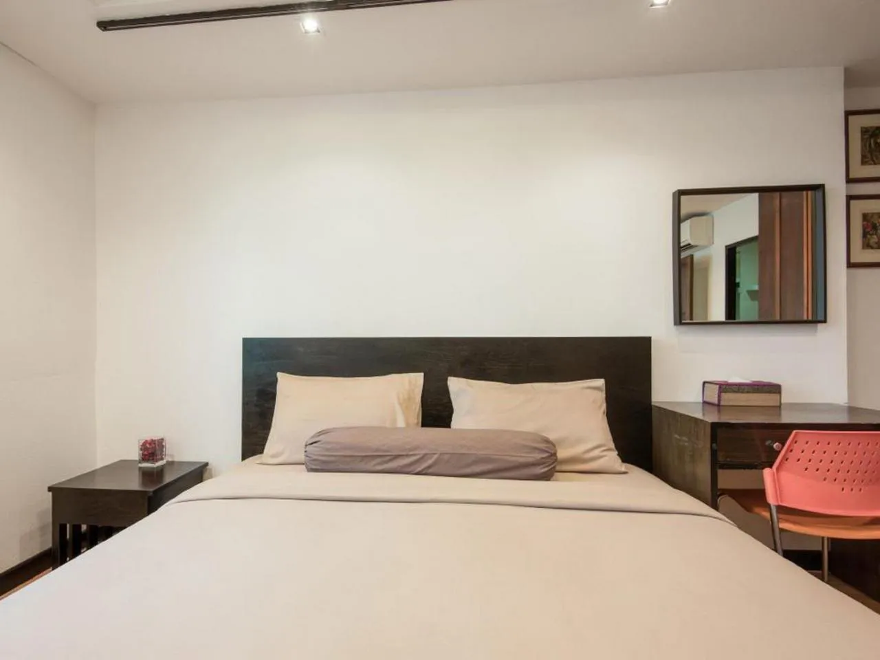 Bed in Serena Sathorn Suites