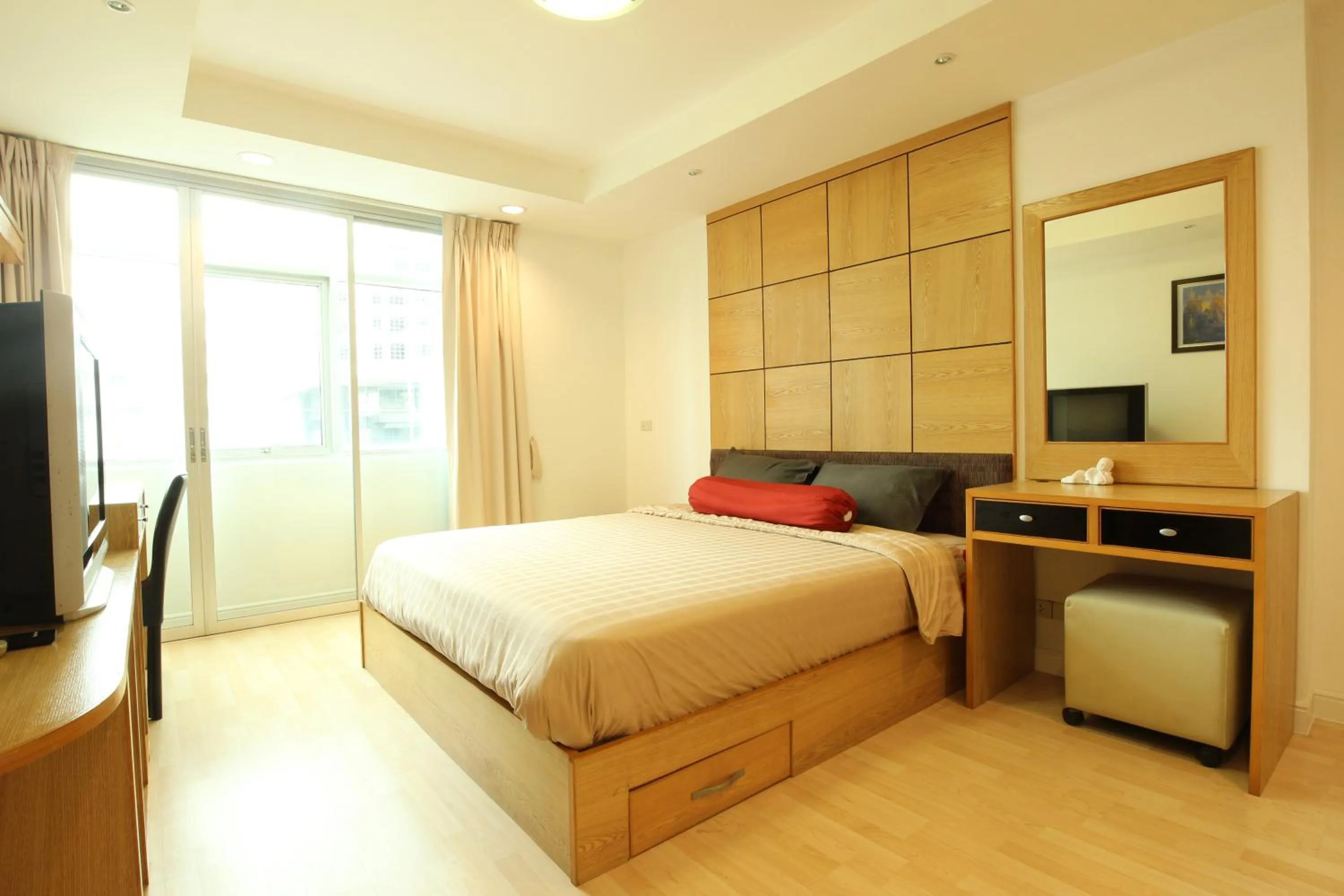 Bedroom, Bed in Serena Sathorn Suites