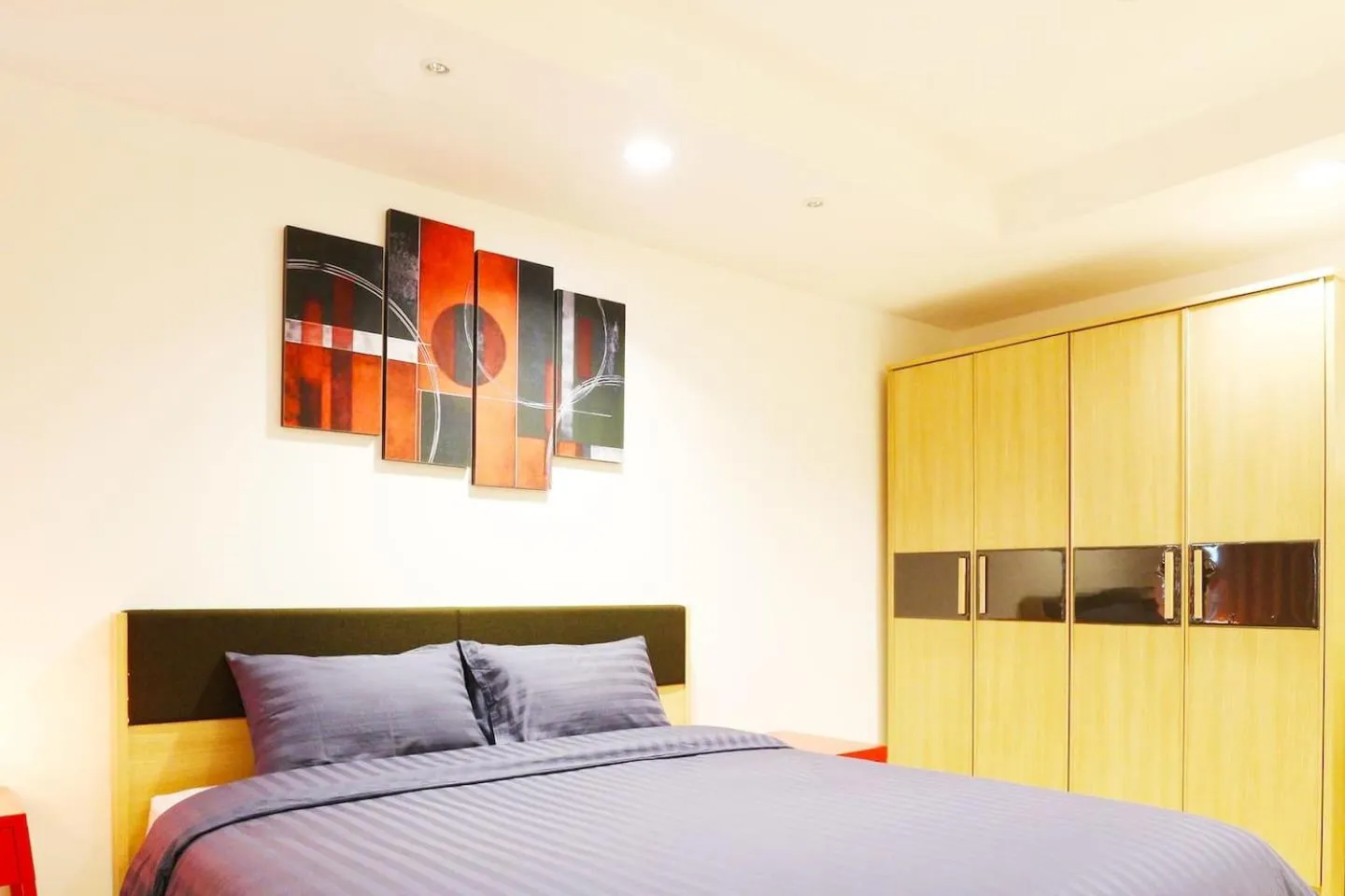 Bedroom, Bed in Serena Sathorn Suites