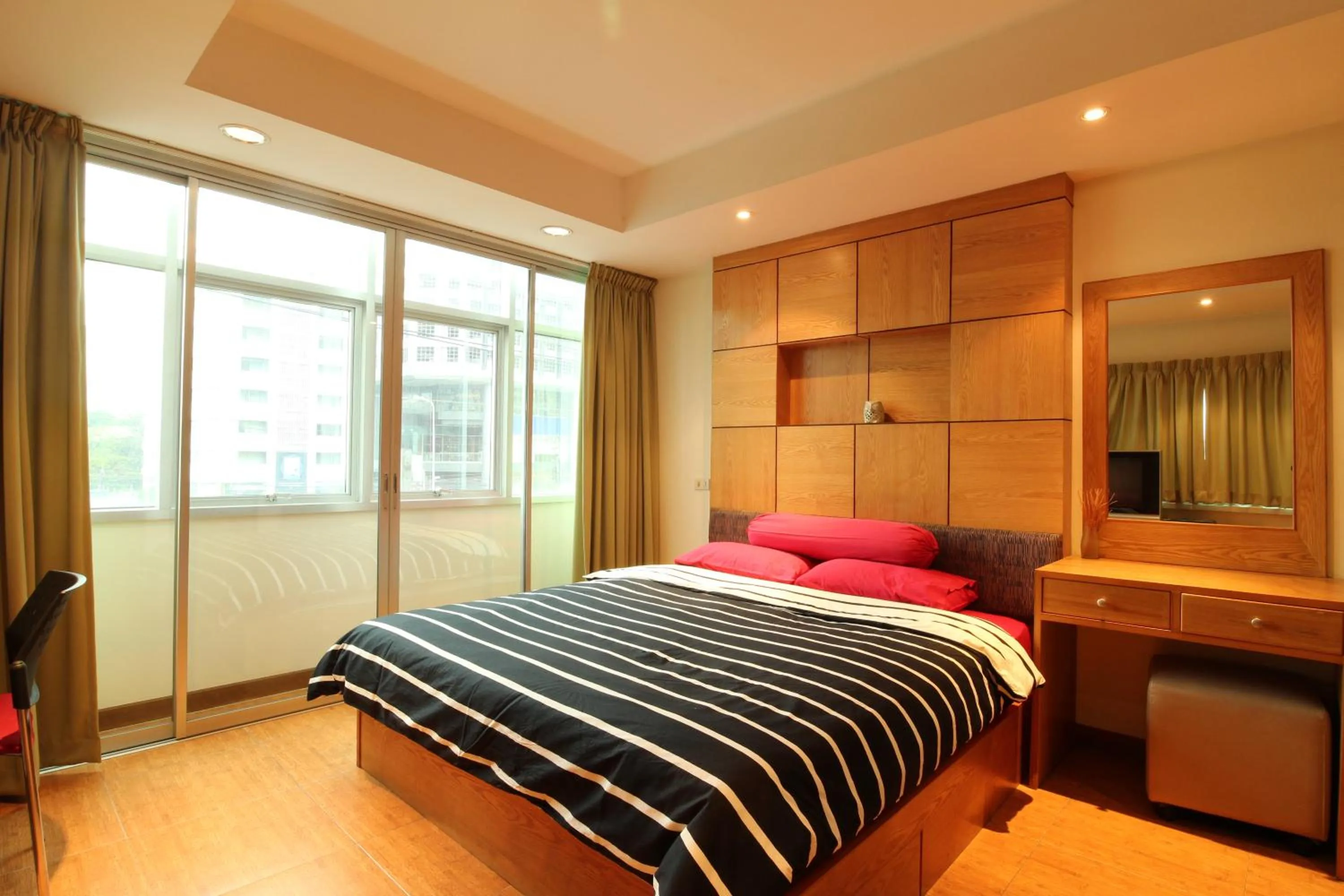 Bedroom, Bed in Serena Sathorn Suites