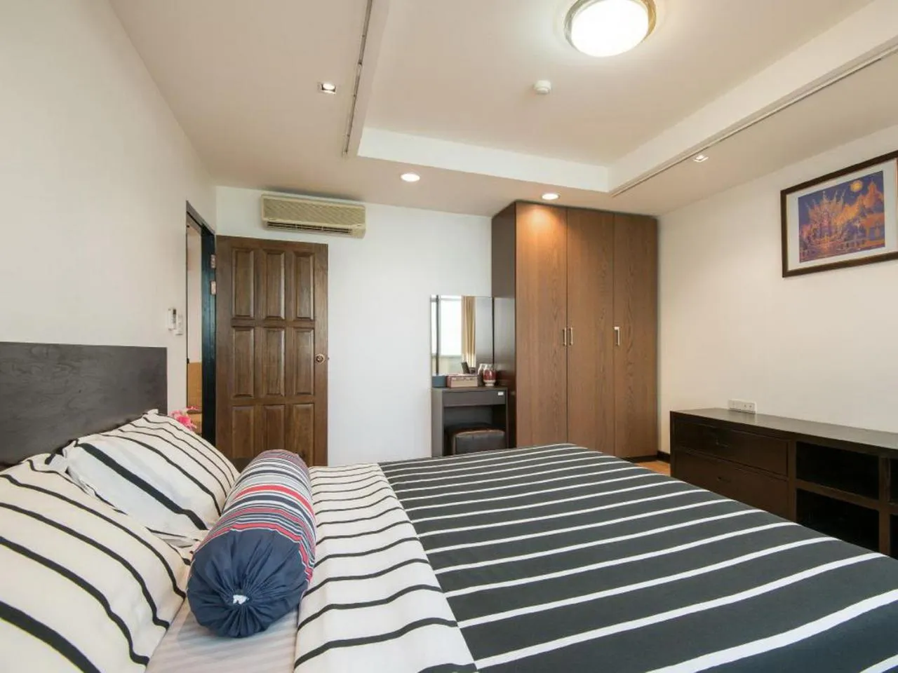 Bed in Serena Sathorn Suites