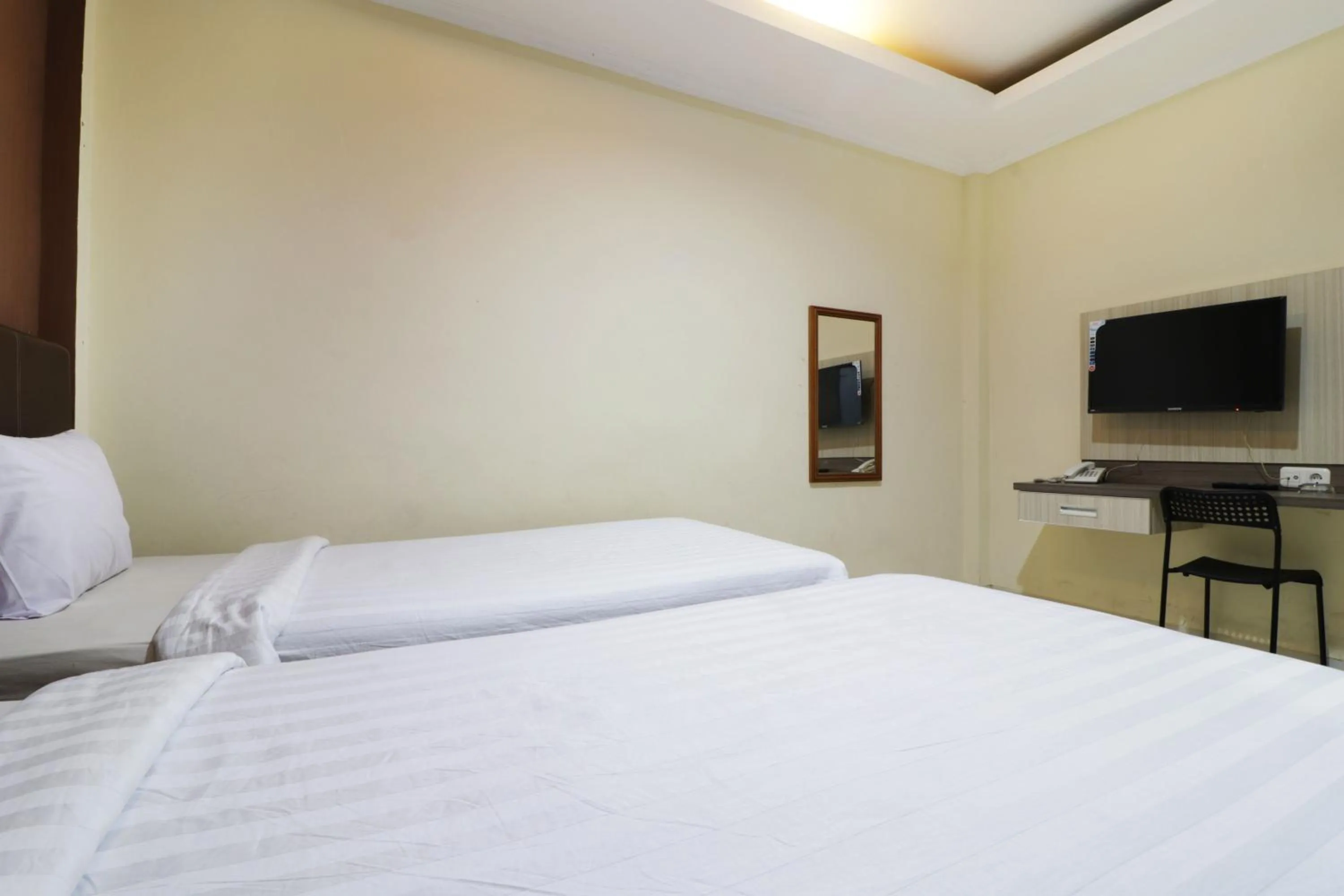 Bedroom, Bed in Hotel Istana Bungur
