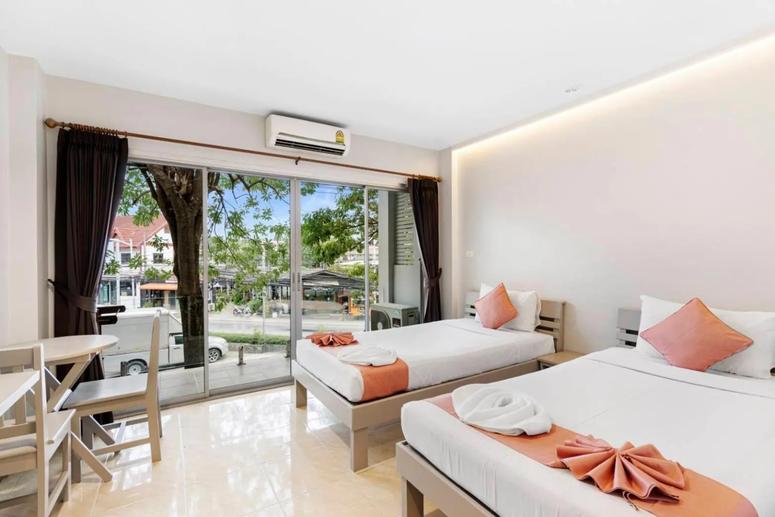 Photo of the whole room, Bed in Chaweng Terrace