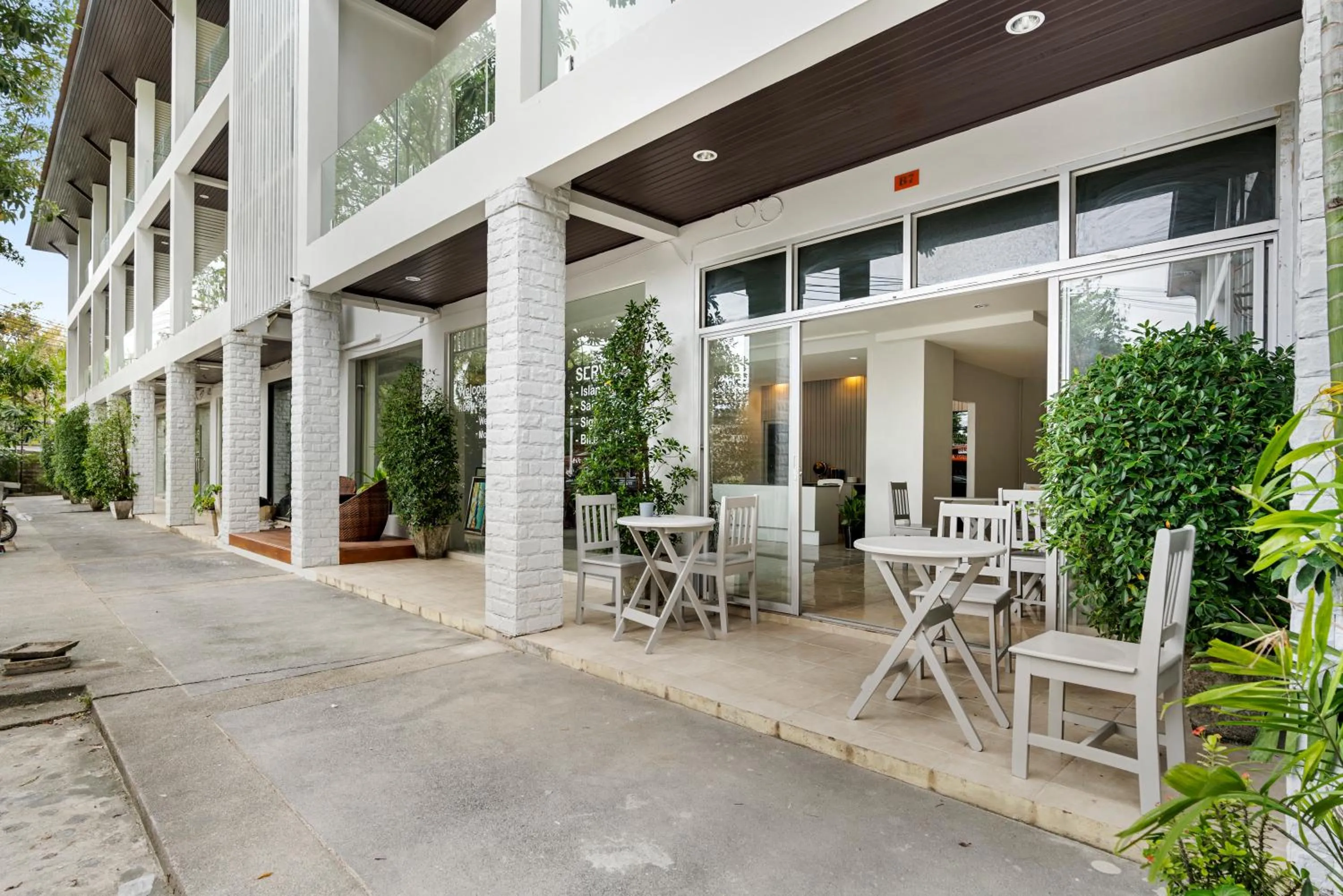 Seating area in Chaweng Terrace