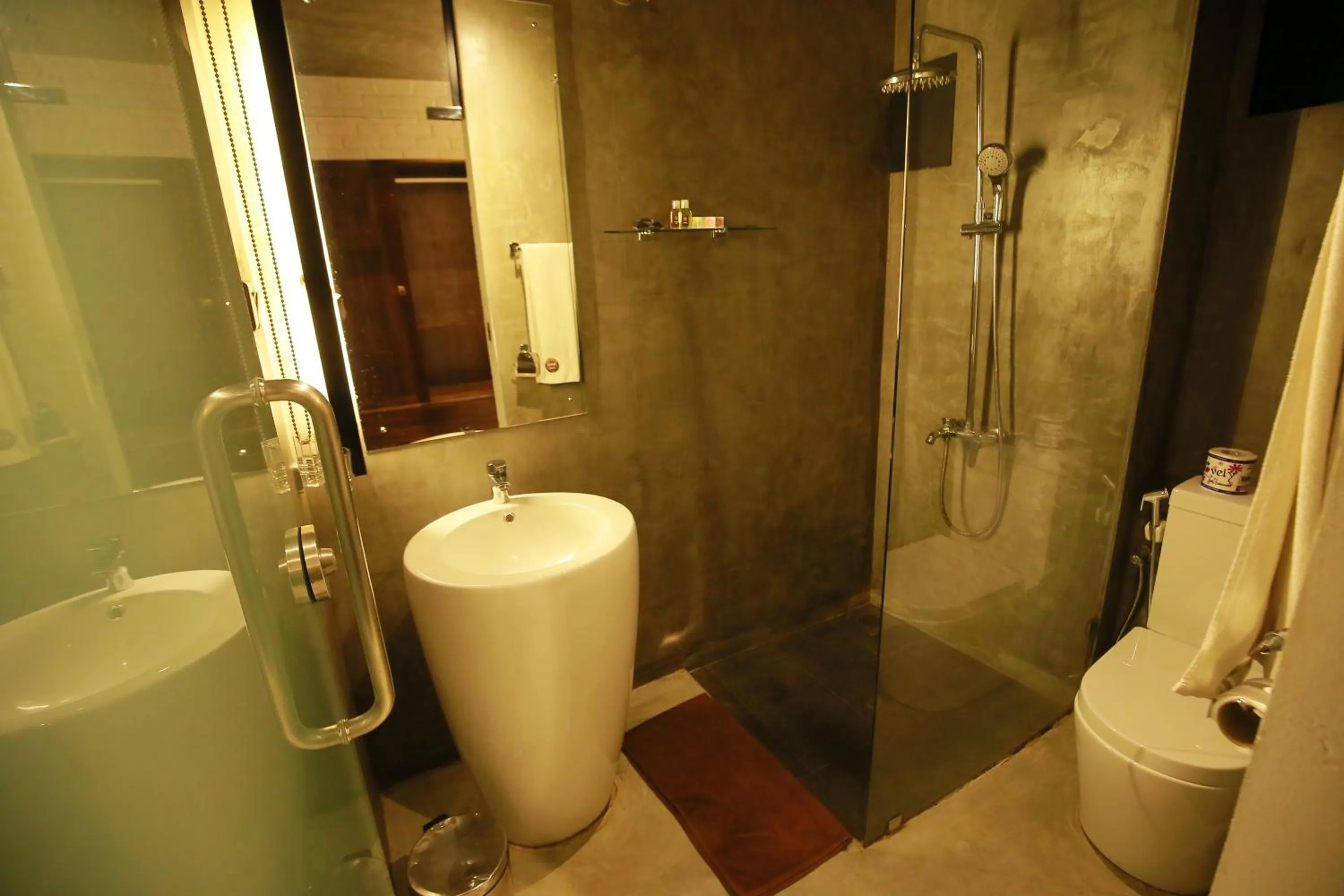 Shower in BBQ HUB Ella