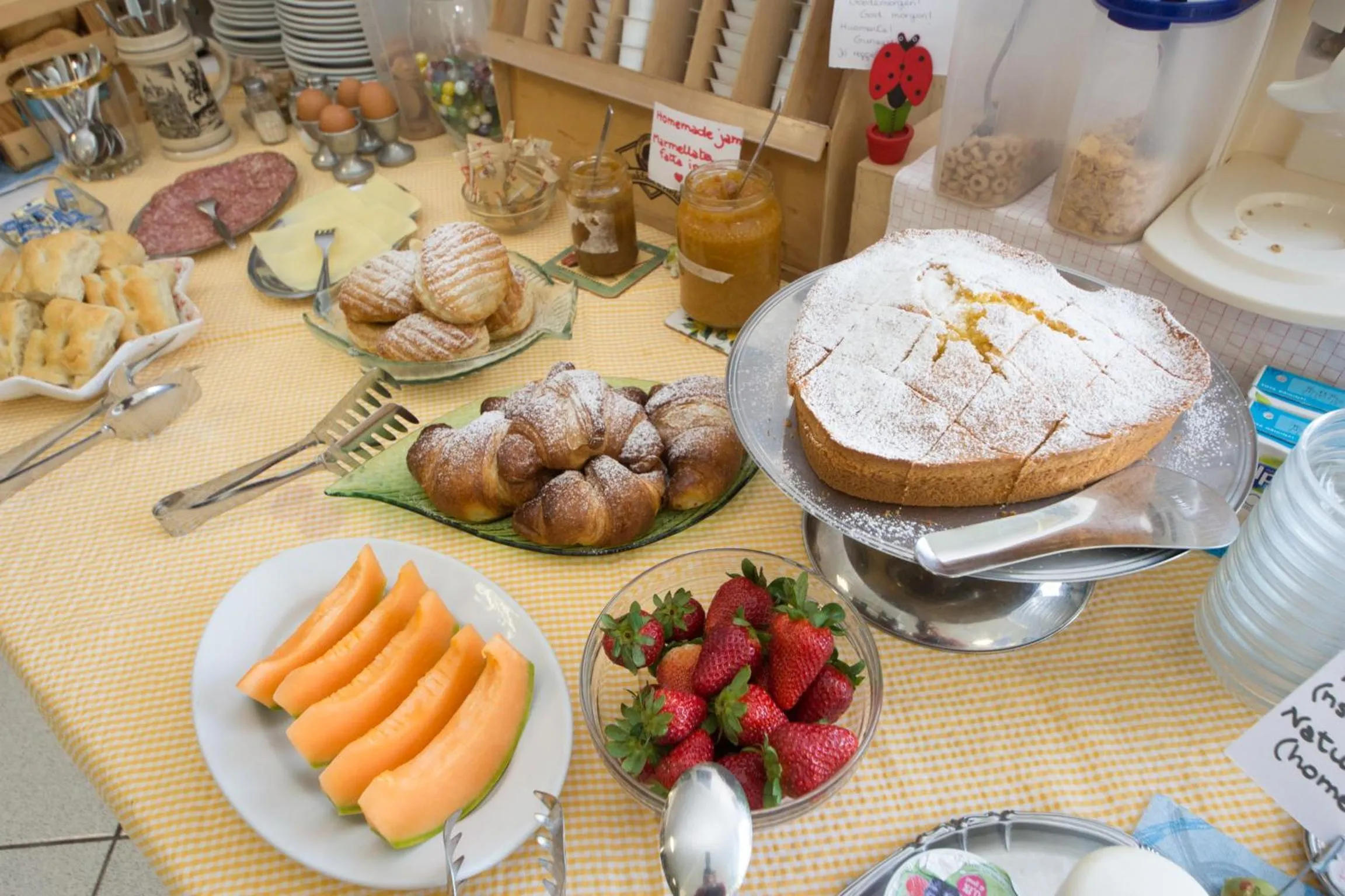 Buffet breakfast in Hotel Deutsche Familien