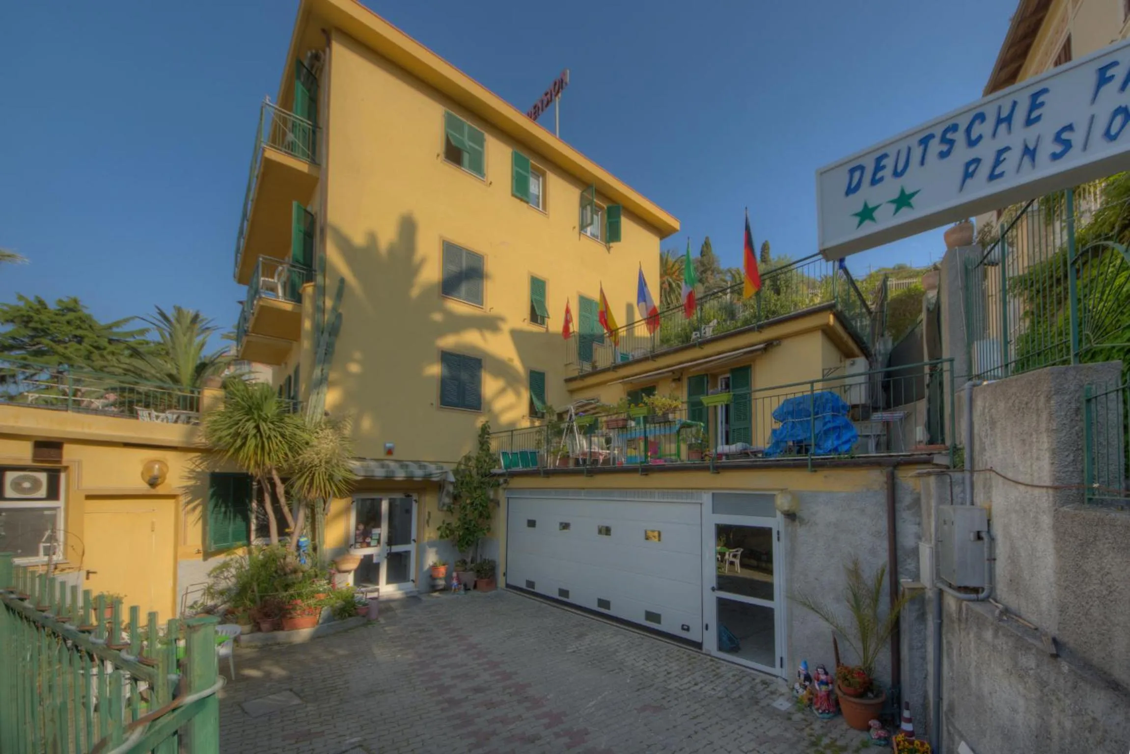 Property building in Hotel Deutsche Familien