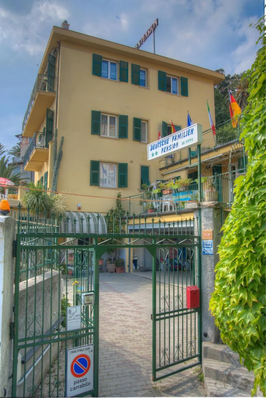 Property building in Hotel Deutsche Familien