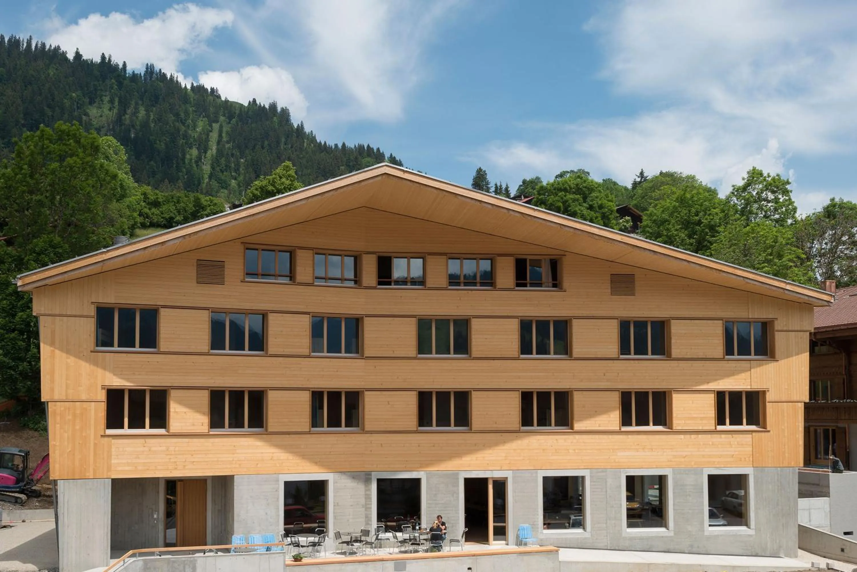 Facade/entrance in Saanen Gstaad Youth Hostel