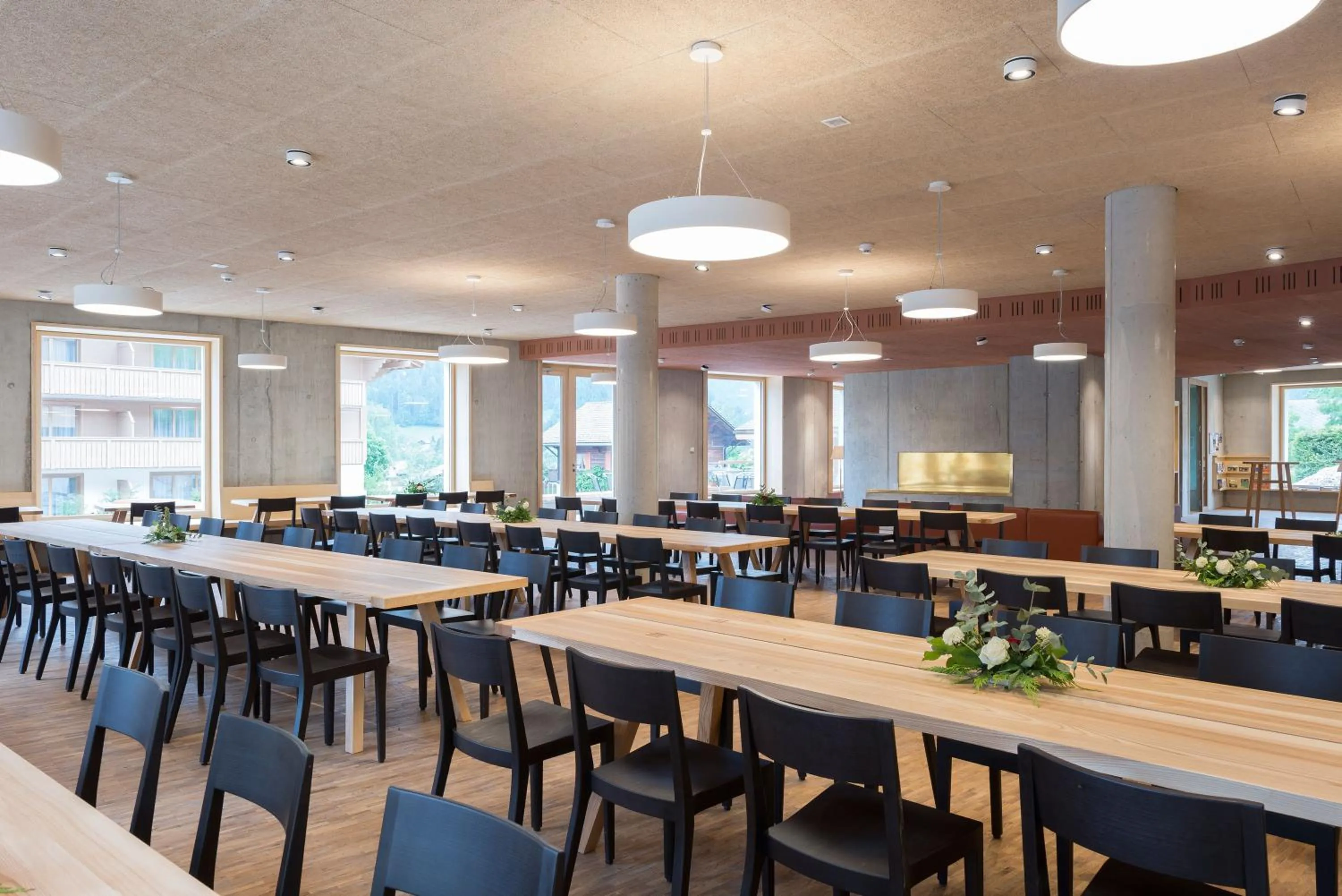 Restaurant/places to eat in Saanen Gstaad Youth Hostel