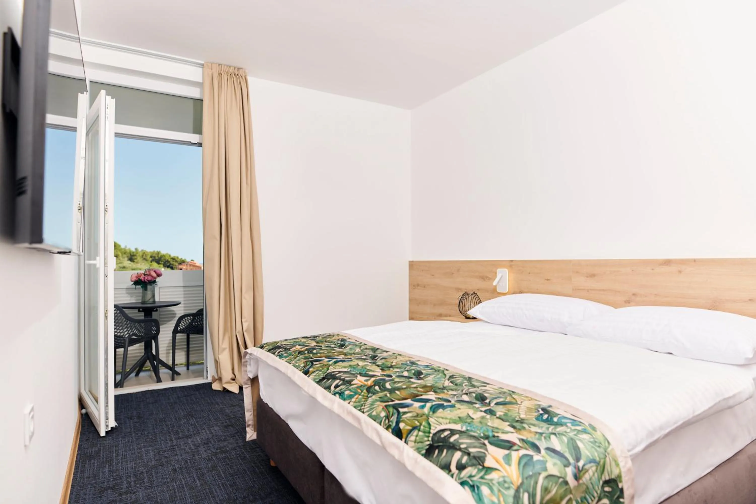 Balcony/Terrace, Bed in Colentum Resort Murter