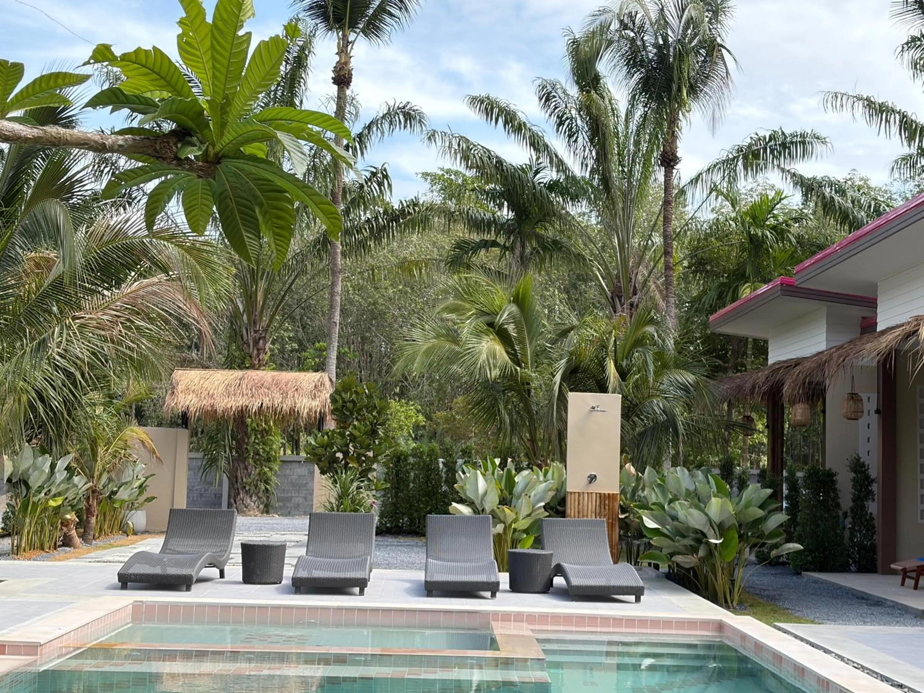 Pinky Bungalows Resort & Villa