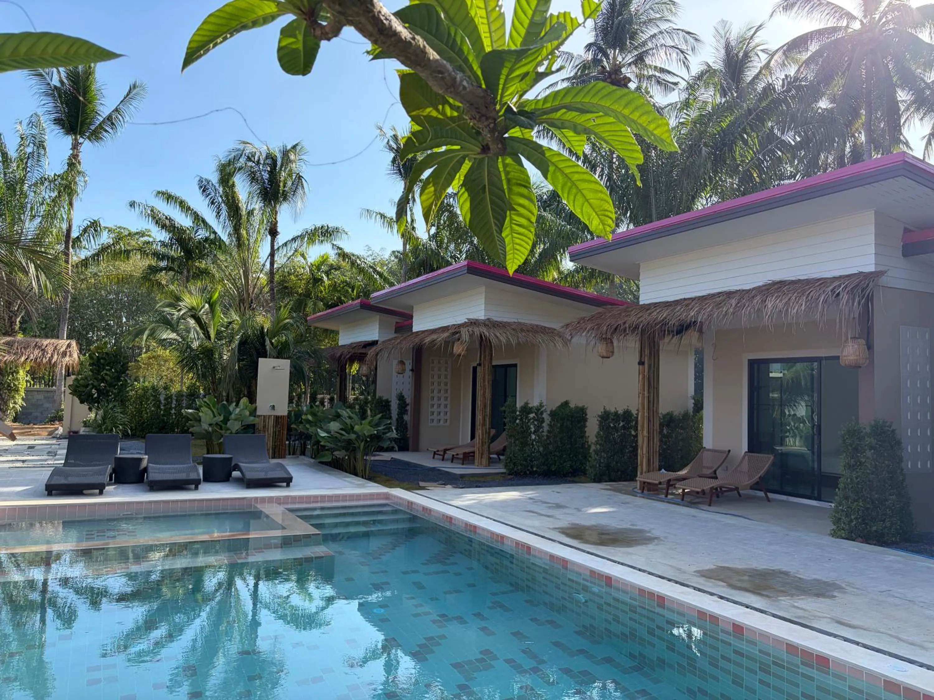 Pinky Bungalows Resort & Villa