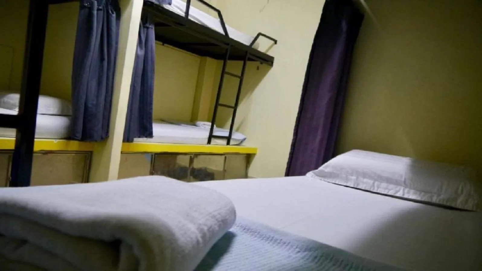 bunk bed, Bed in Abby by the river