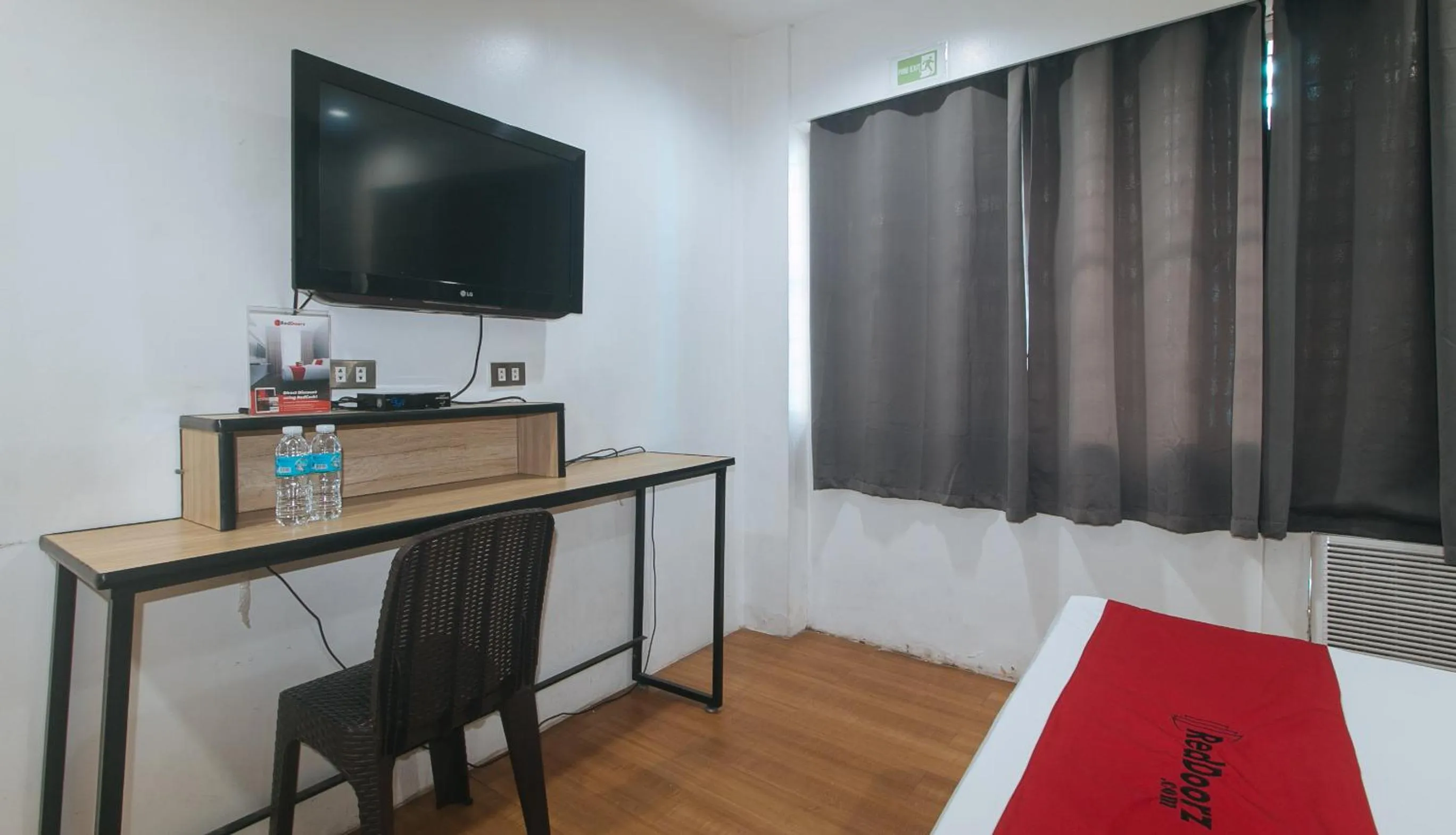 TV and multimedia in RedDoorz Plus at Boni Avenue Mandaluyong