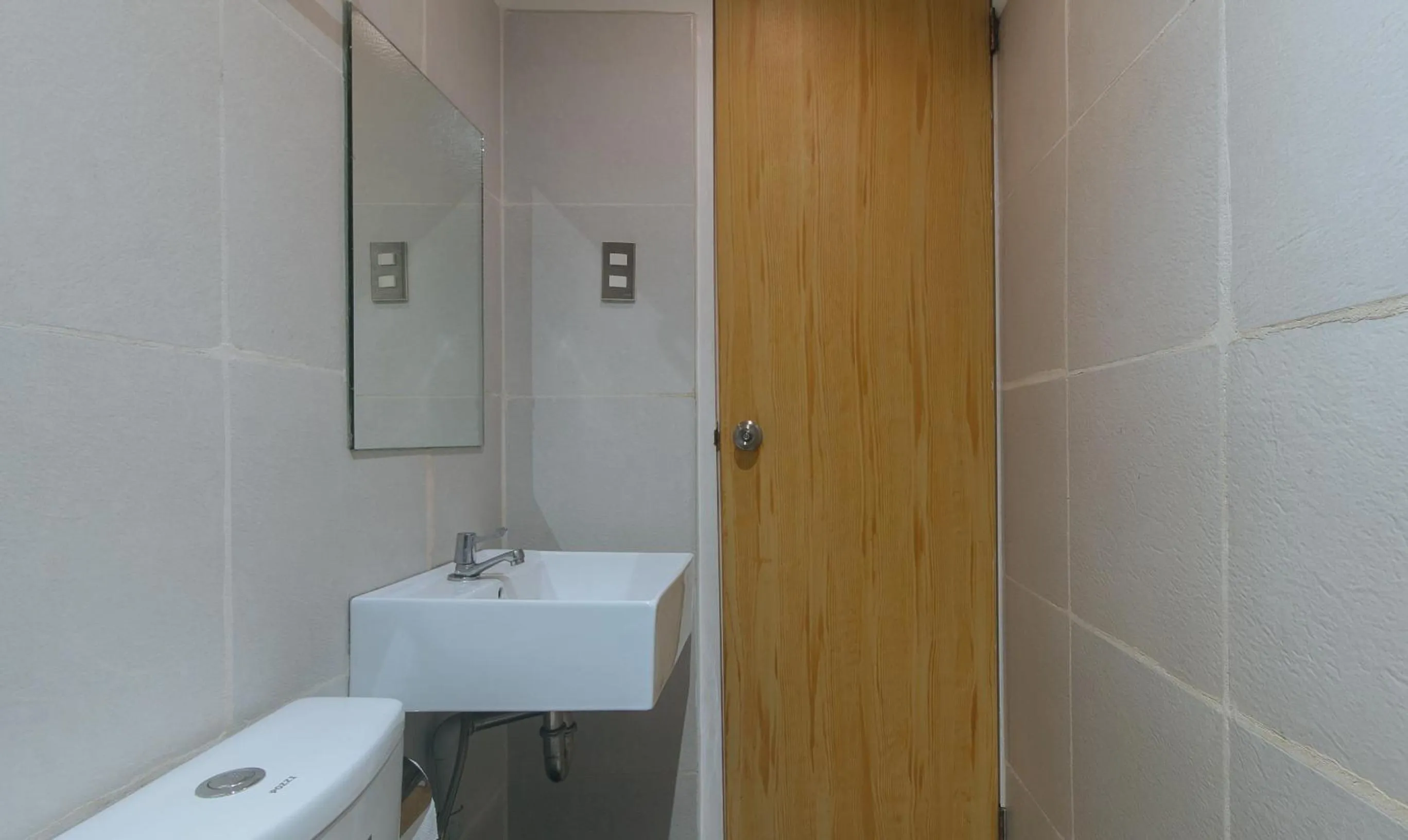 Bathroom in RedDoorz Plus at Boni Avenue Mandaluyong