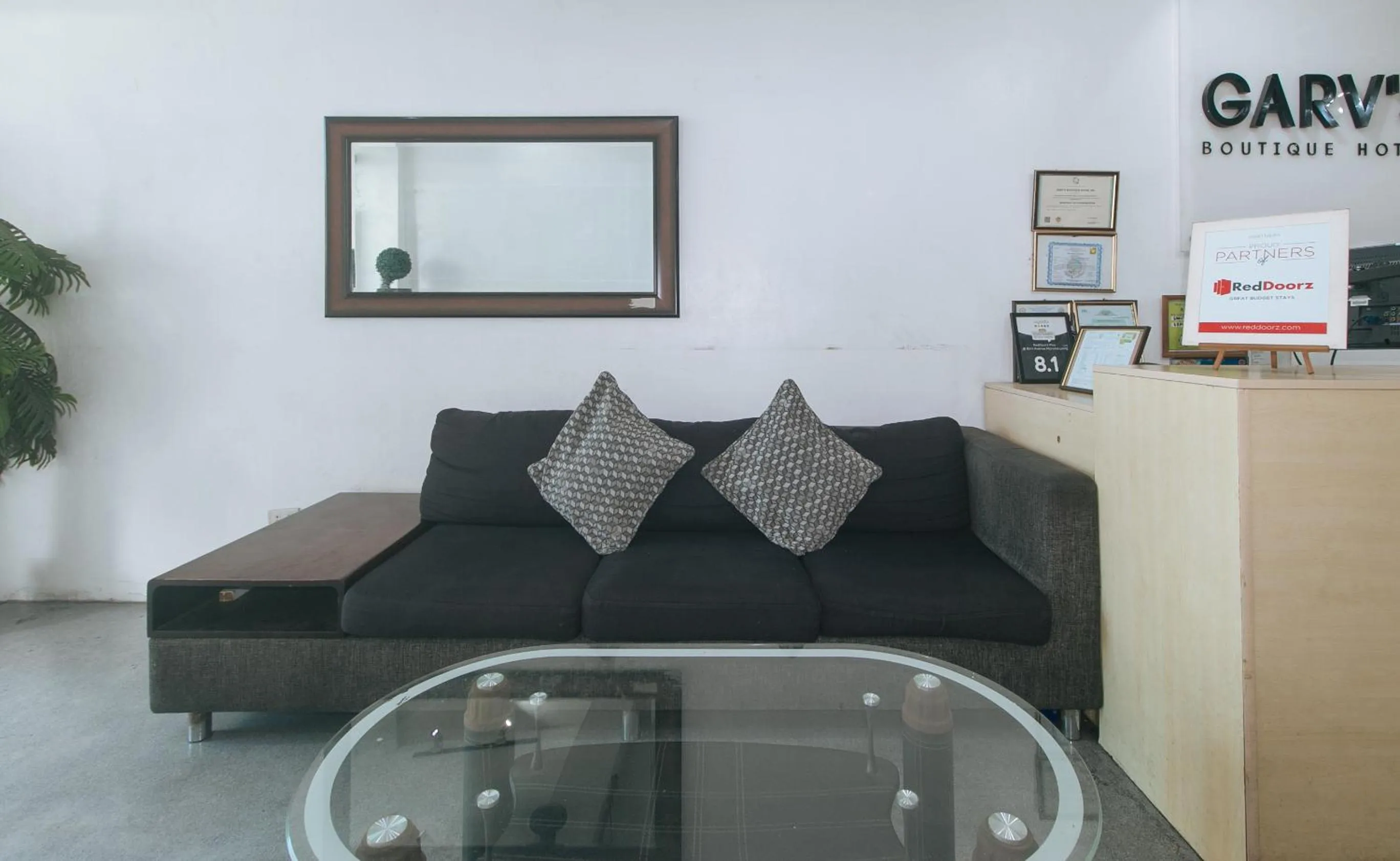 Seating area in RedDoorz Plus at Boni Avenue Mandaluyong