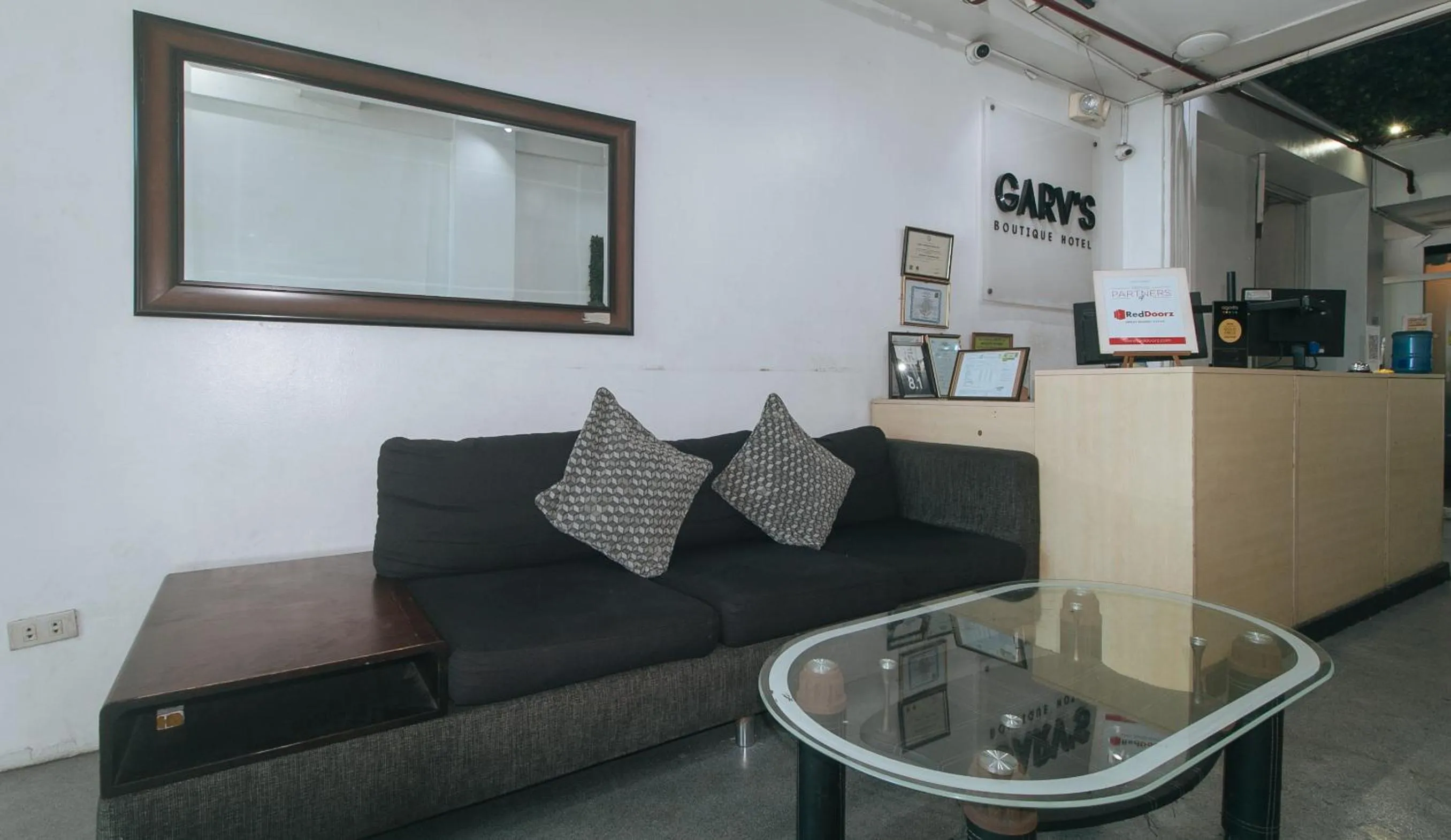 Seating area in RedDoorz Plus at Boni Avenue Mandaluyong