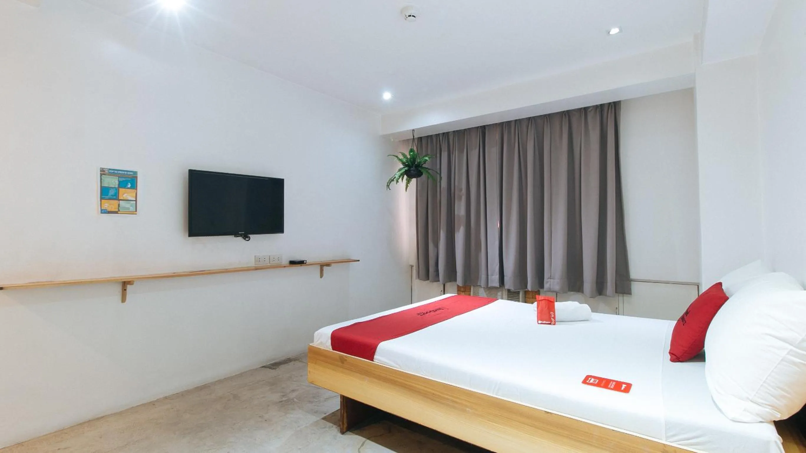 Bed in RedDoorz Plus at Boni Avenue Mandaluyong