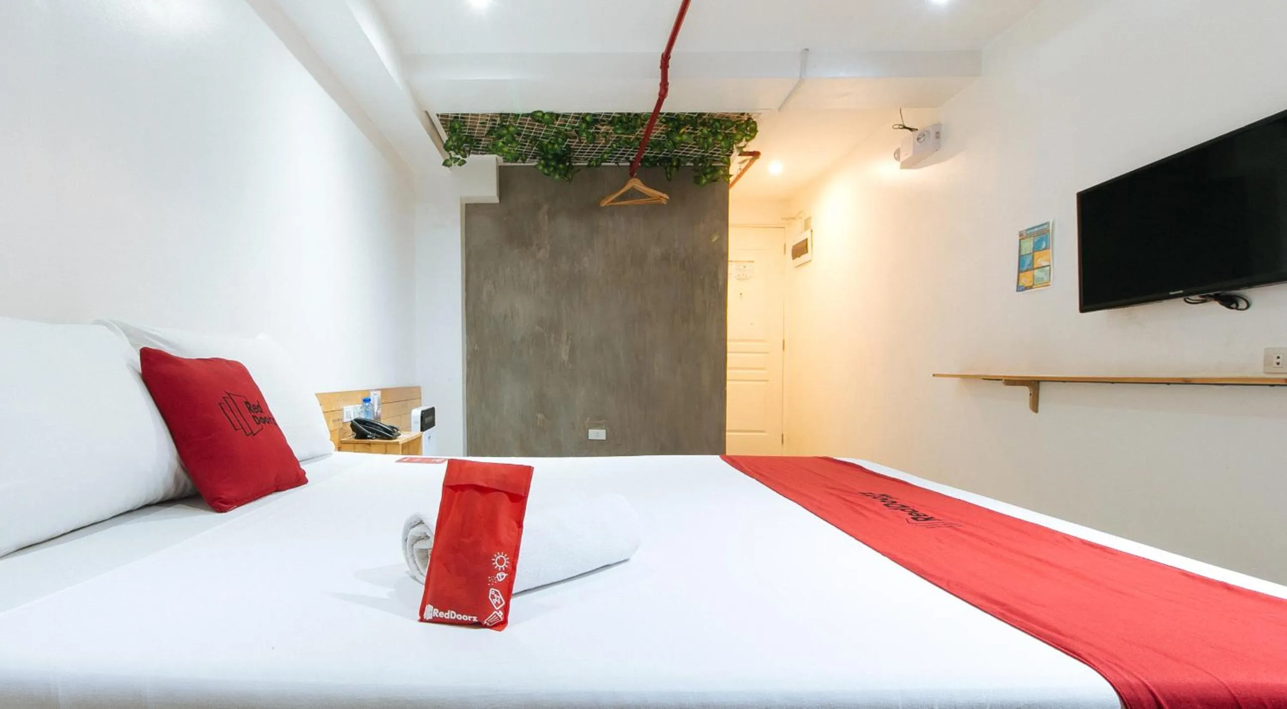 Bed in RedDoorz Plus at Boni Avenue Mandaluyong