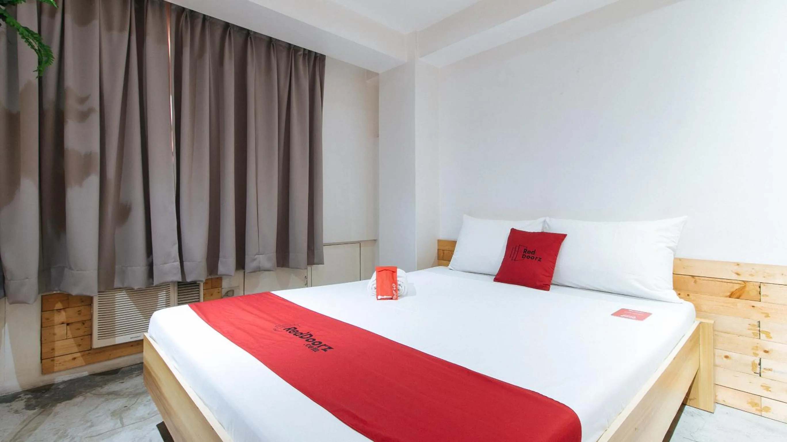 Bed in RedDoorz Plus at Boni Avenue Mandaluyong