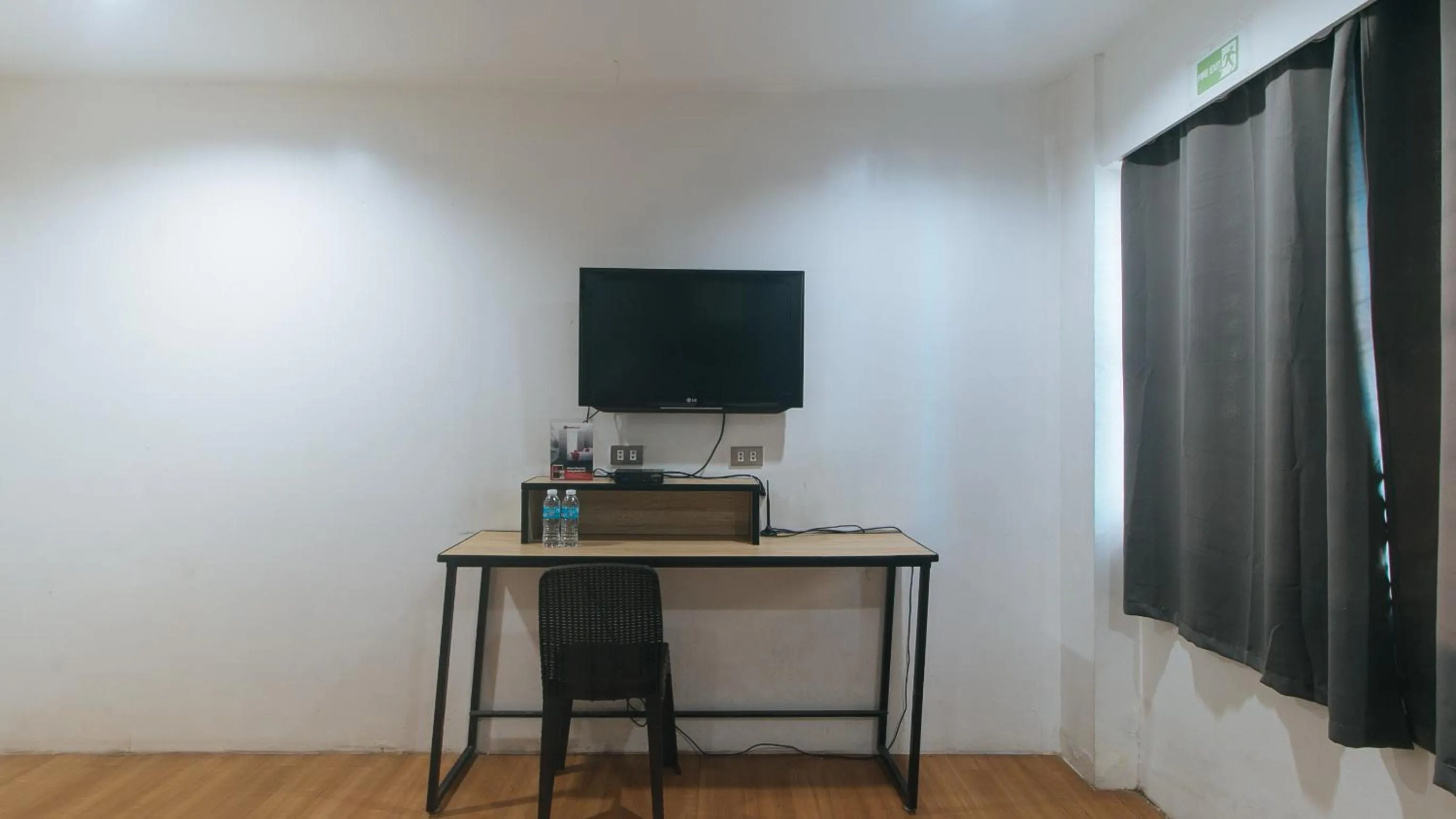 TV and multimedia in RedDoorz Plus at Boni Avenue Mandaluyong