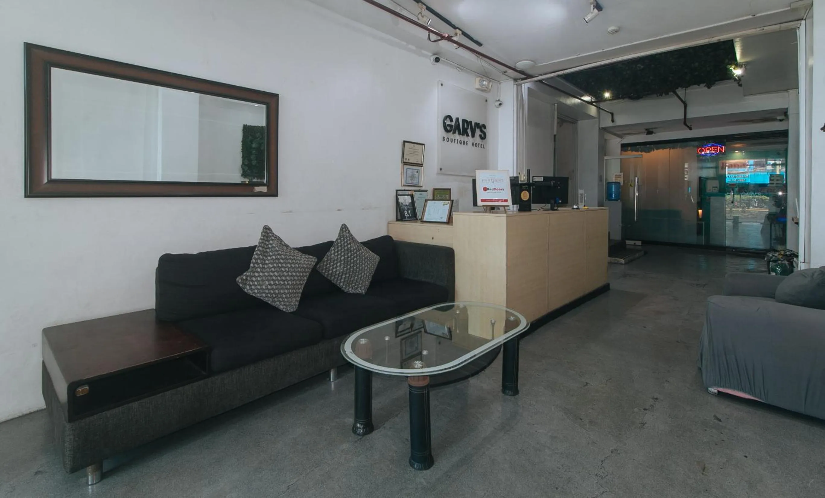 Seating area in RedDoorz Plus at Boni Avenue Mandaluyong