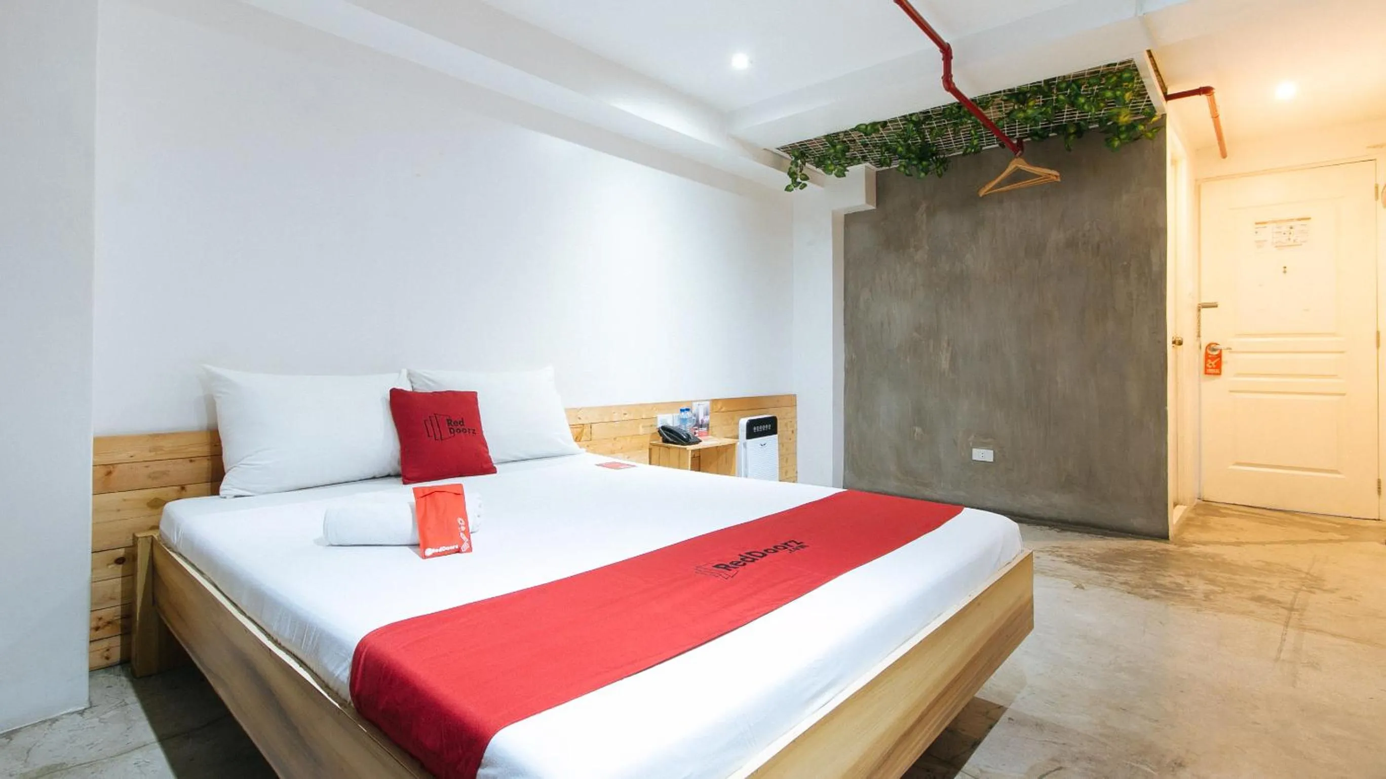 Bed in RedDoorz Plus at Boni Avenue Mandaluyong